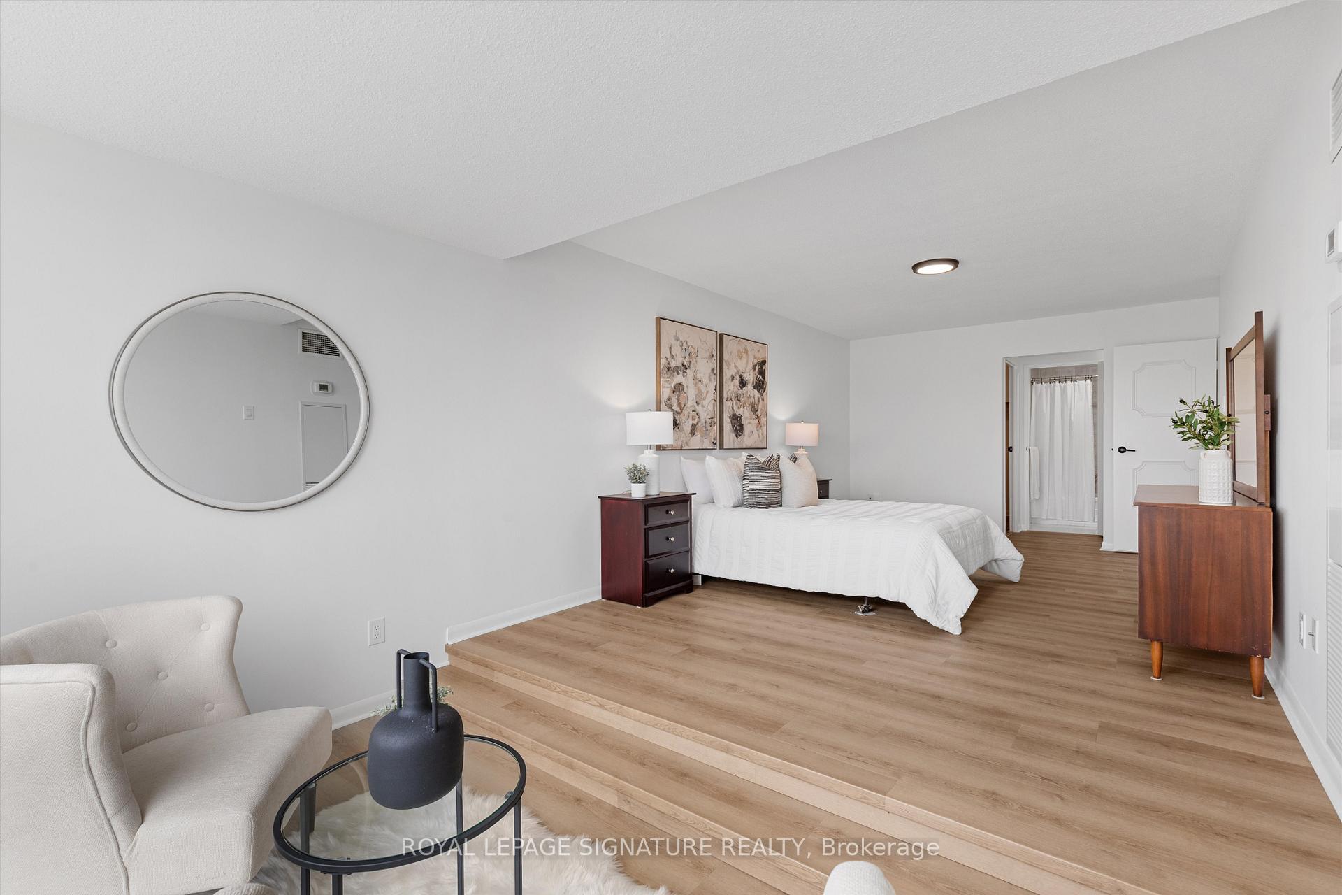 3 Bedrooms Condo at 2185 Marine, Oakville For sale