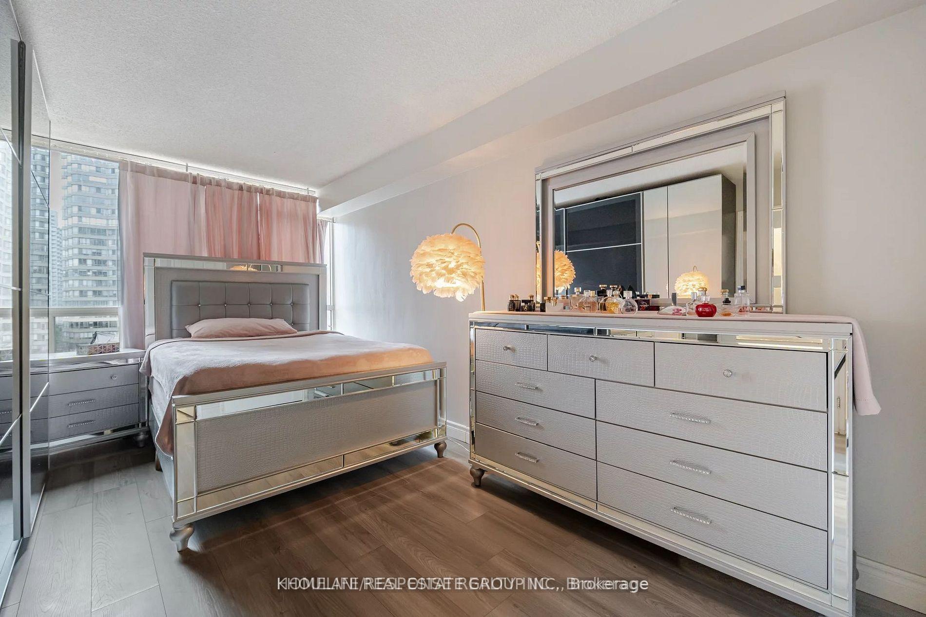 3 Bedrooms Condo at 265 ENFIELD, Mississauga For sale