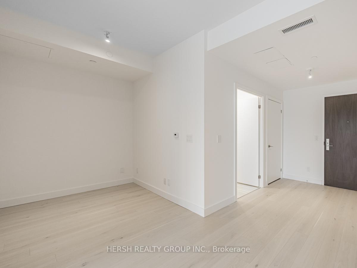 2 Bedrooms Condo at 160 Kingsway,  Toronto For sale