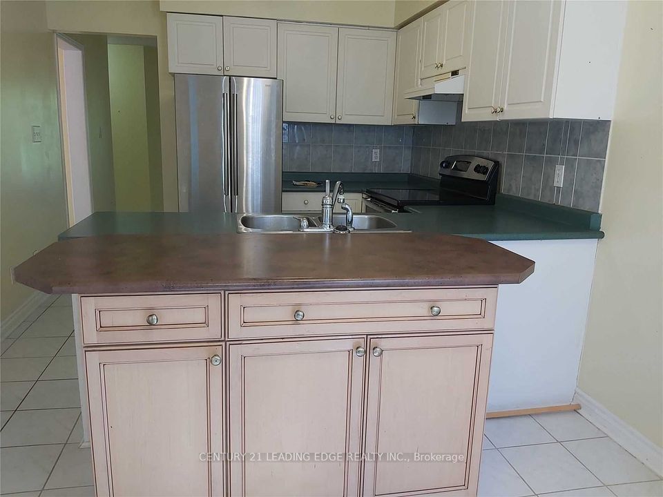 39 Stagemaster Crescent, Clarington, ON L1E 2Y7