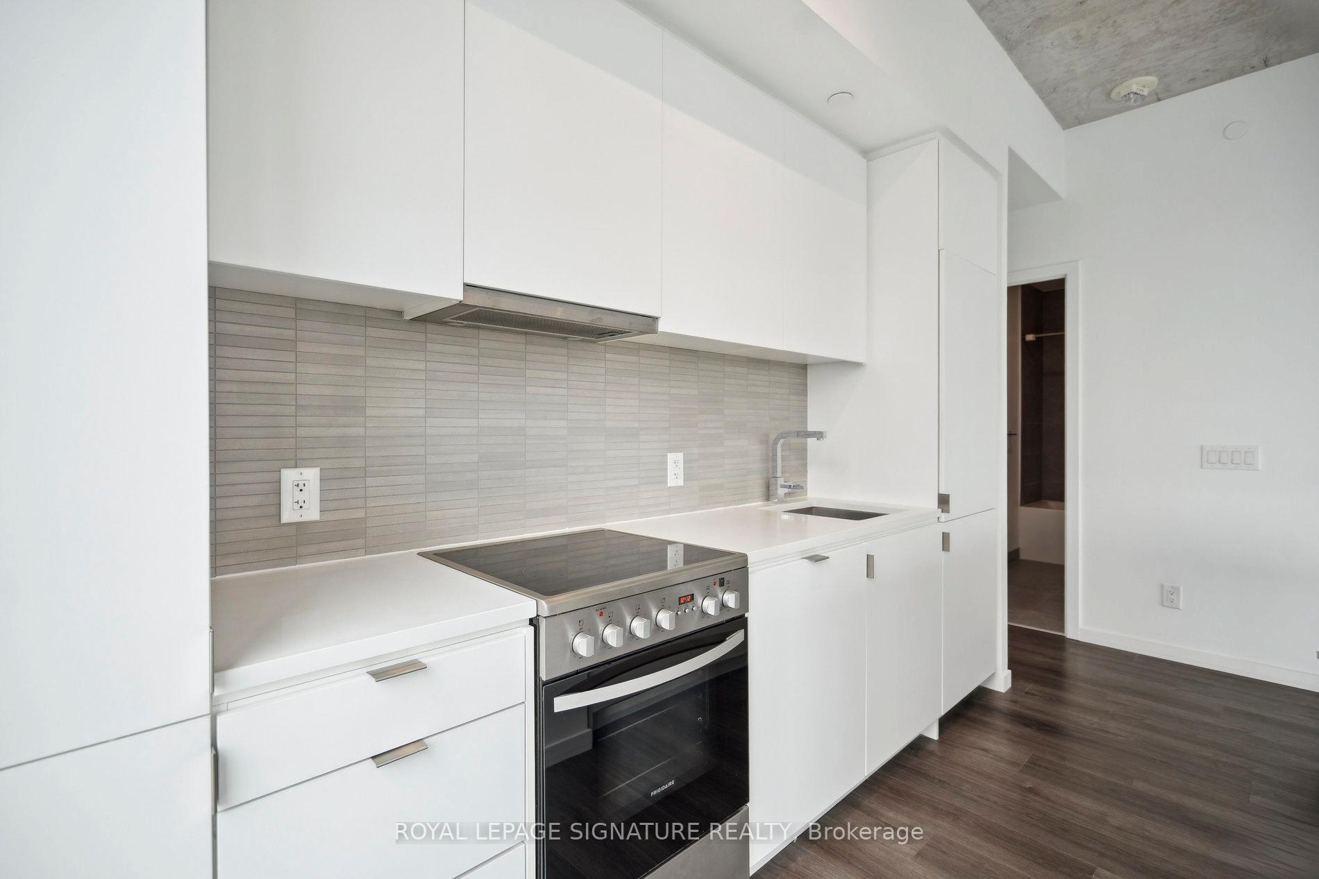 3 Bedrooms Co-op at 7 Smith, Toronto For sale