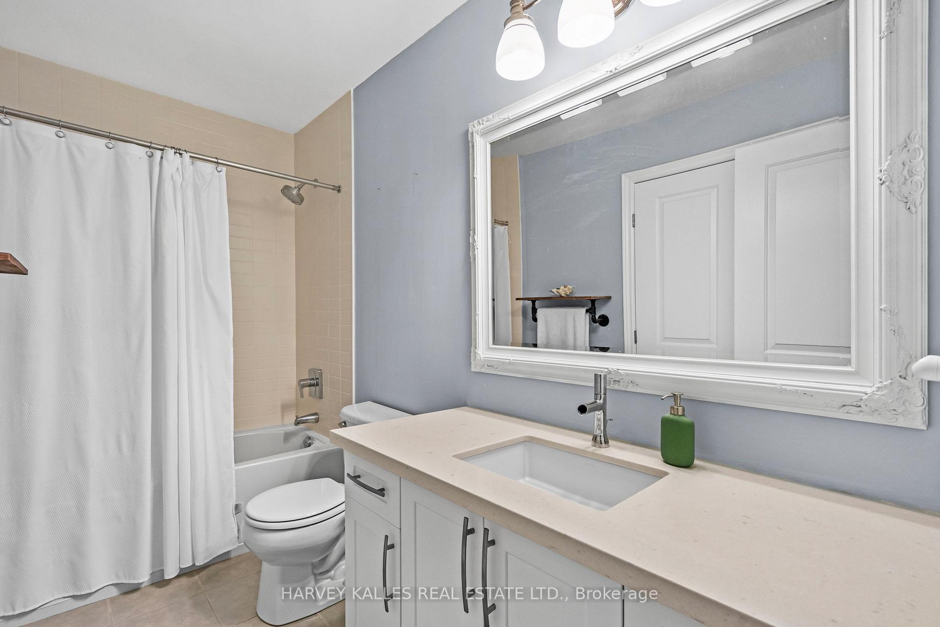 3 Bedrooms Condo at 3003 Glover, Burlington For sale