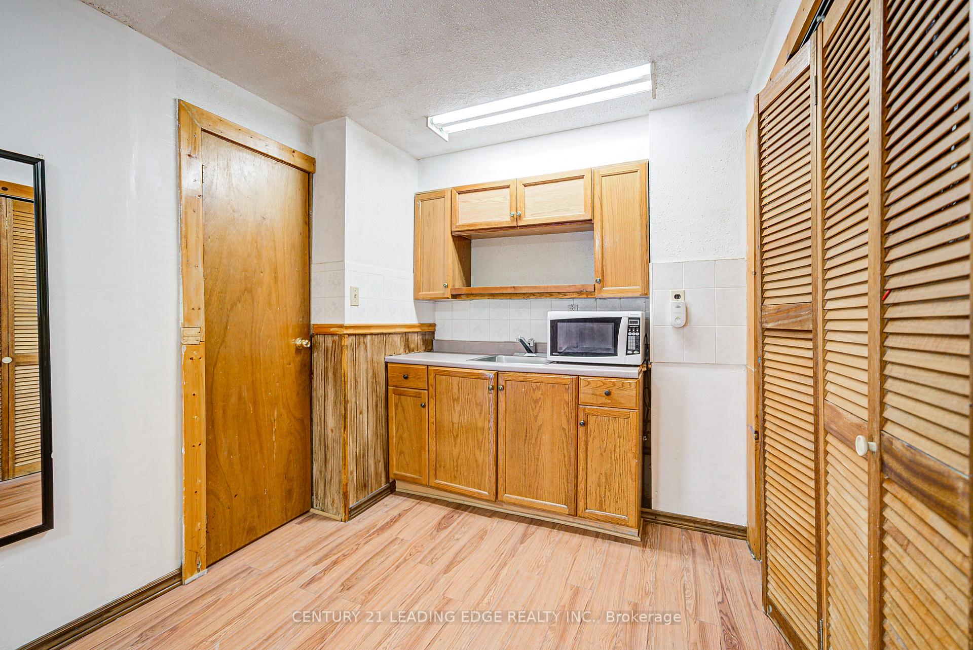 5 Bedrooms Condo at 25 Collinsgrove, Toronto For sale
