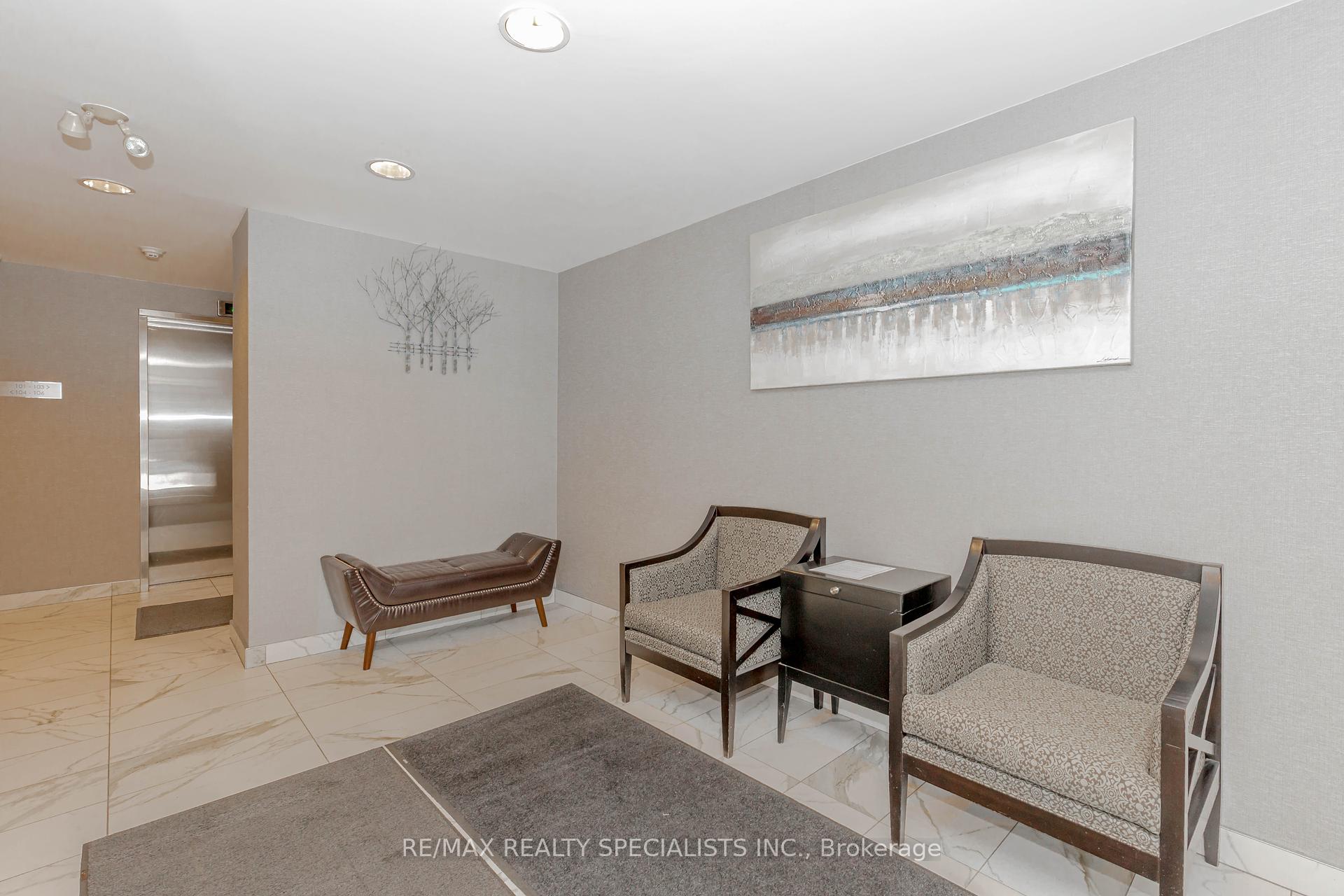 2 Bedrooms Condo at 32 Tannery, Mississauga For sale