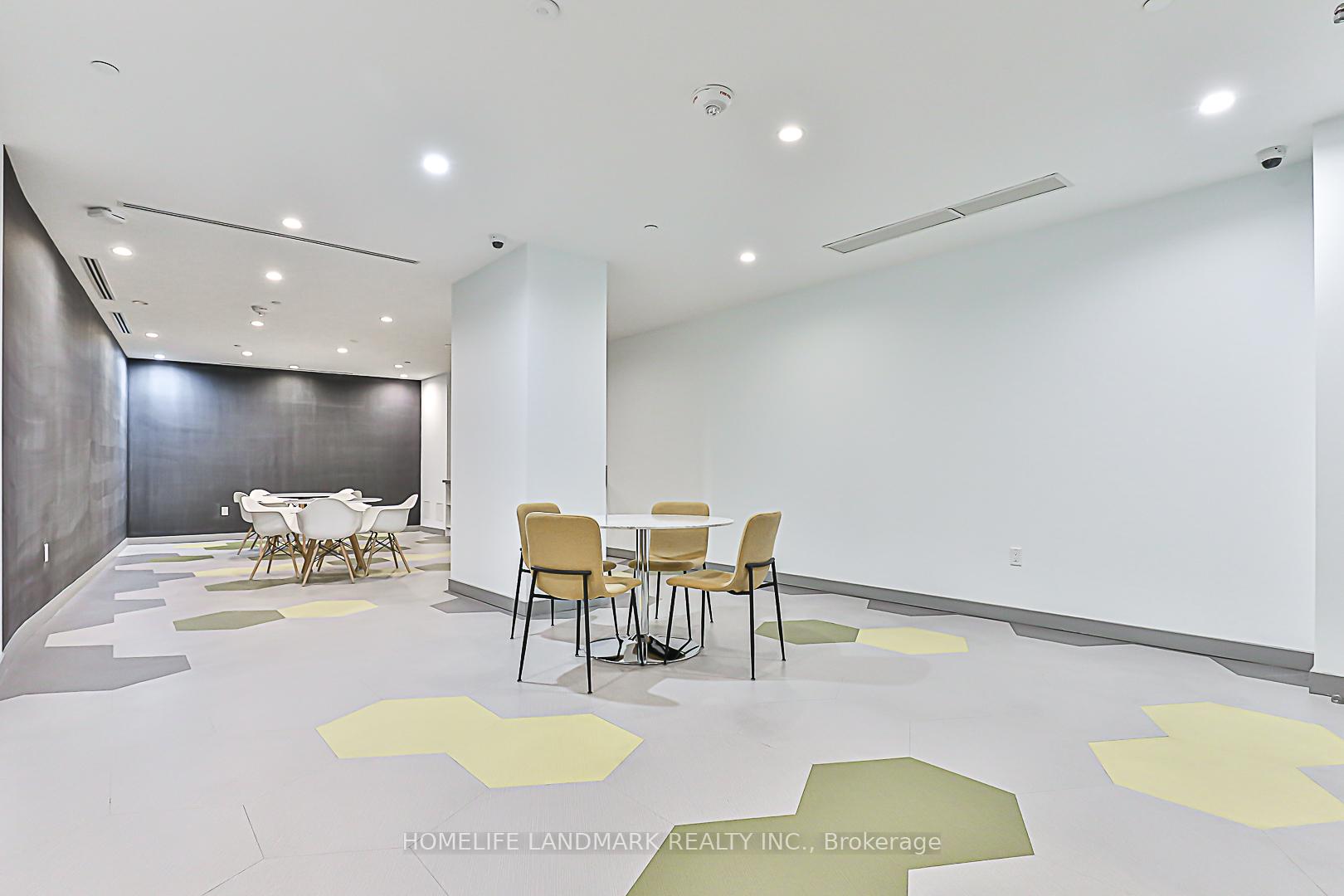 3 Bedrooms Condo at 28 Freeland, Toronto For sale