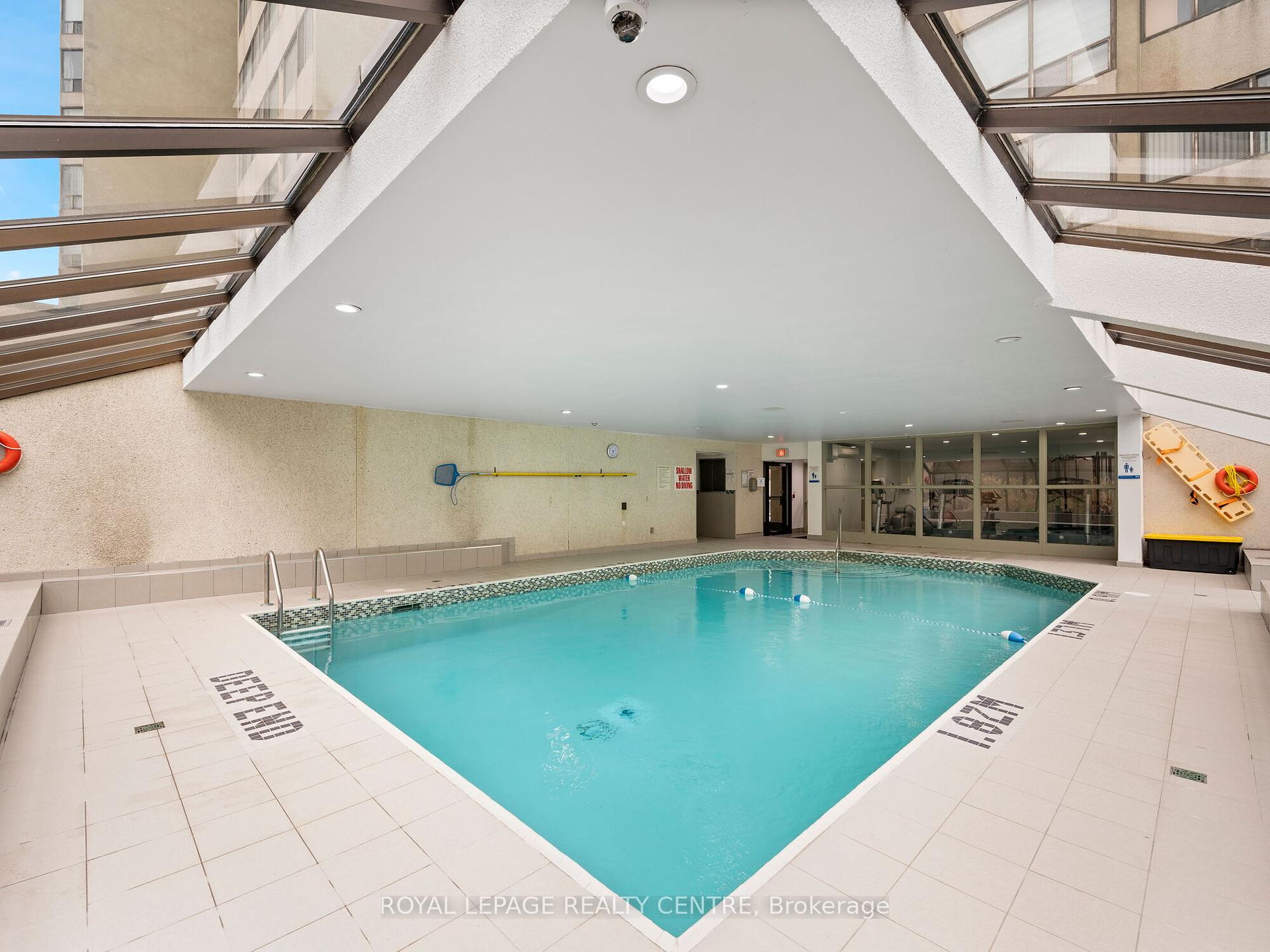4 Bedrooms Condo at 200 Robert Speck, Mississauga For sale