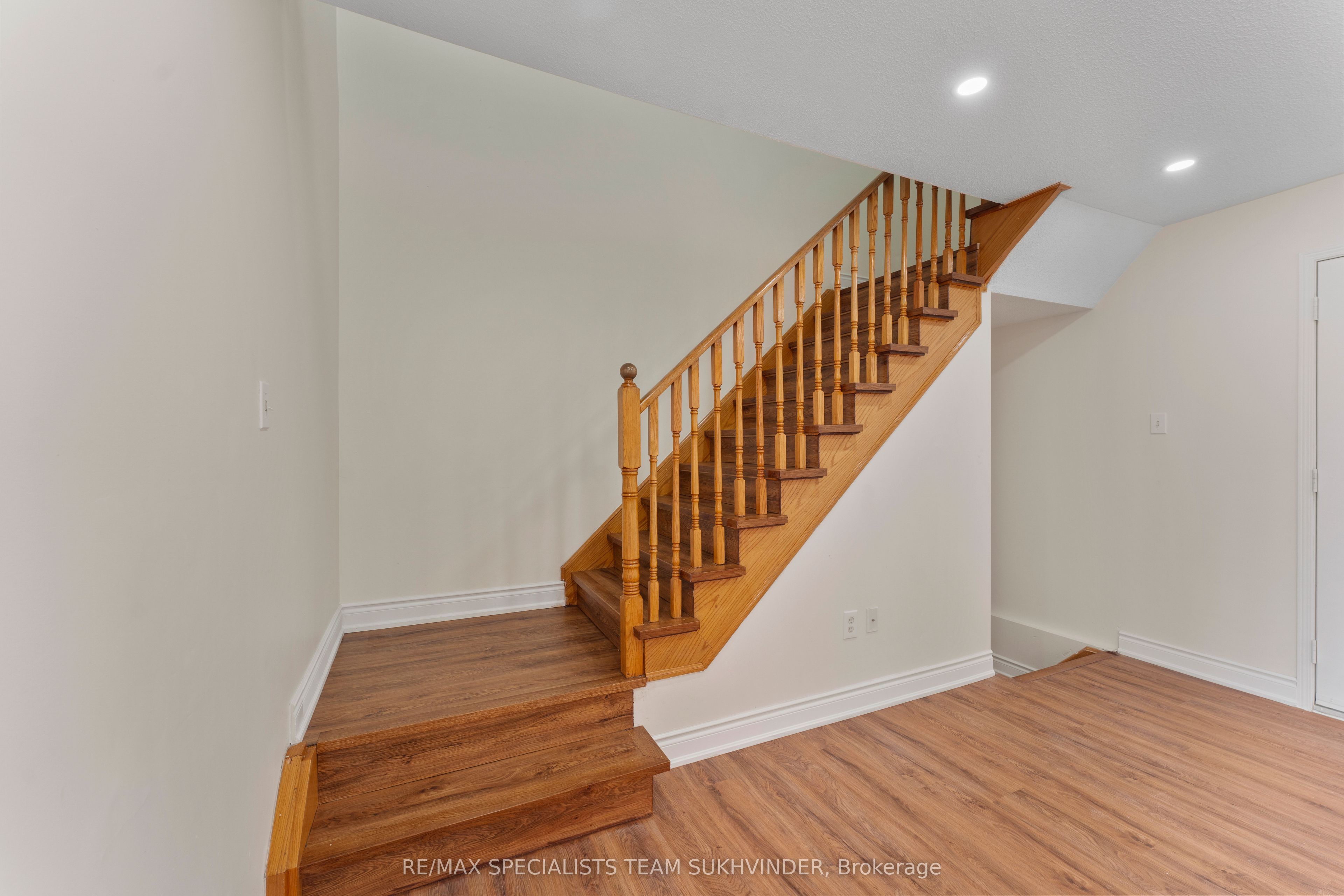 21 Thunderbird Trail