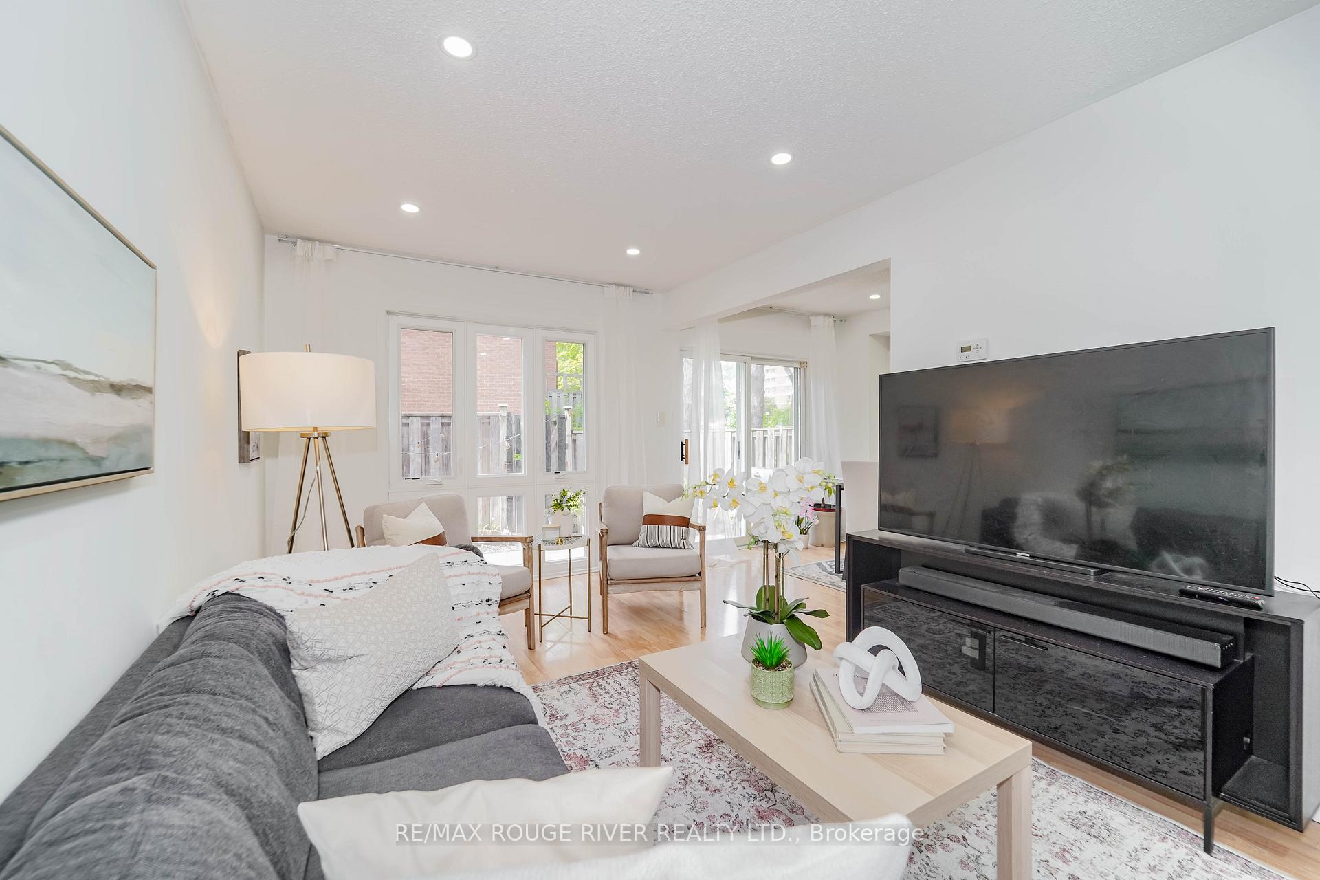 3 Bedrooms Condo at 100 Bridletowne, Toronto For sale