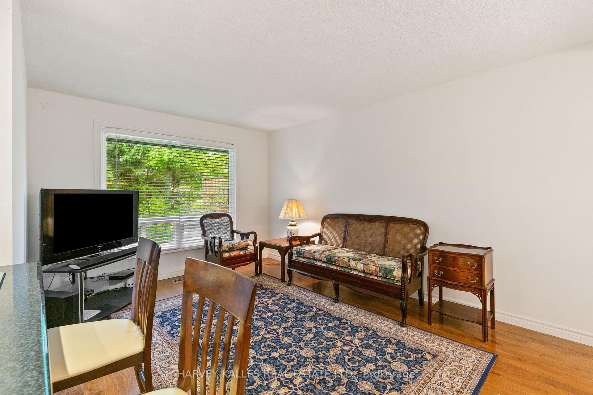 3 Bedrooms Condo at 2020 South Millway, Mississauga For sale