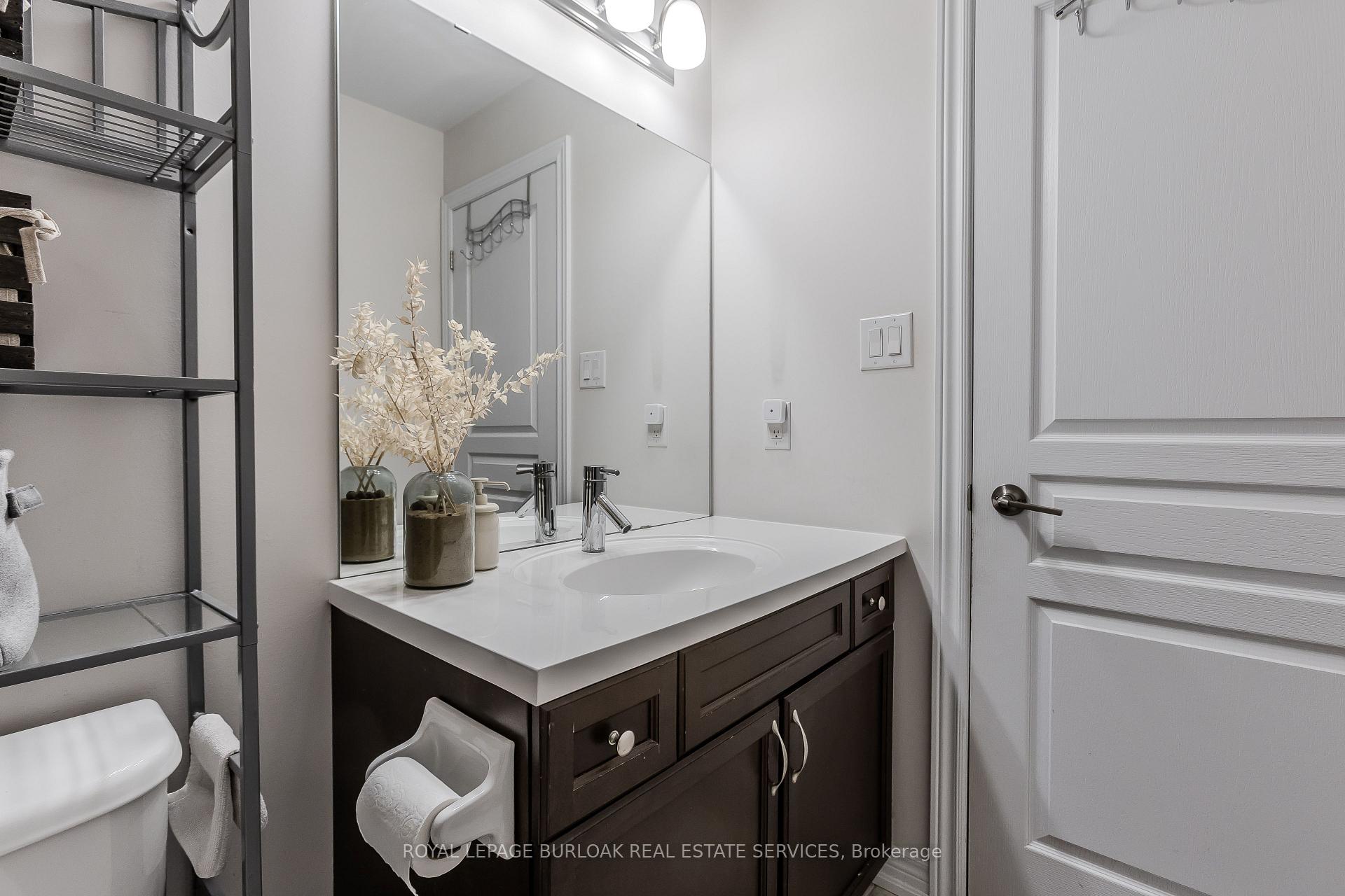 3 Bedrooms Condo at 1401 Plains, Burlington For sale