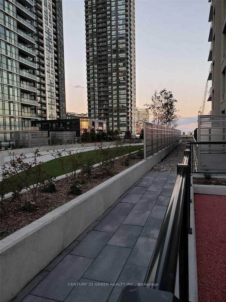 4055 Parkside Village