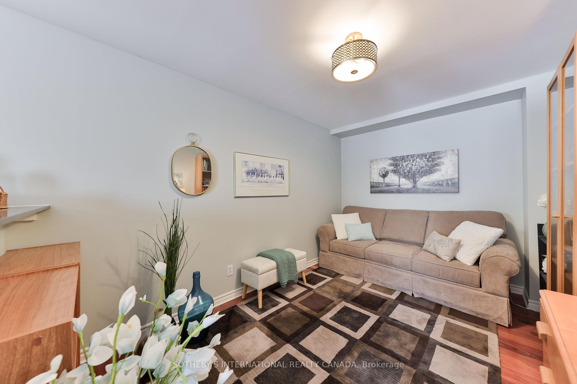 2 Bedrooms Condo at 5194 Lakeshore, Burlington For sale