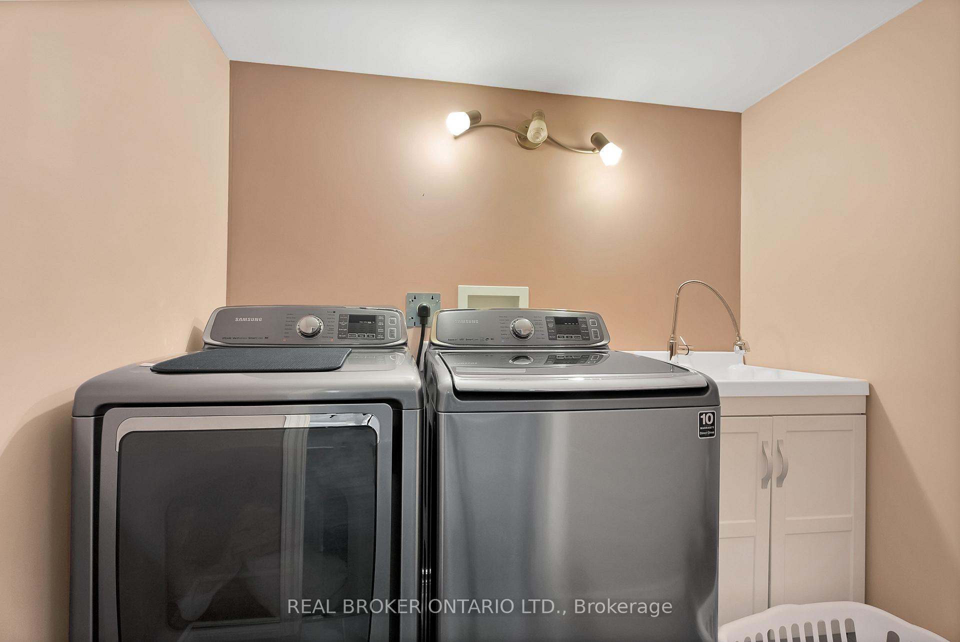 3 Bedrooms Condo at 7360 Zinnia, Mississauga For sale