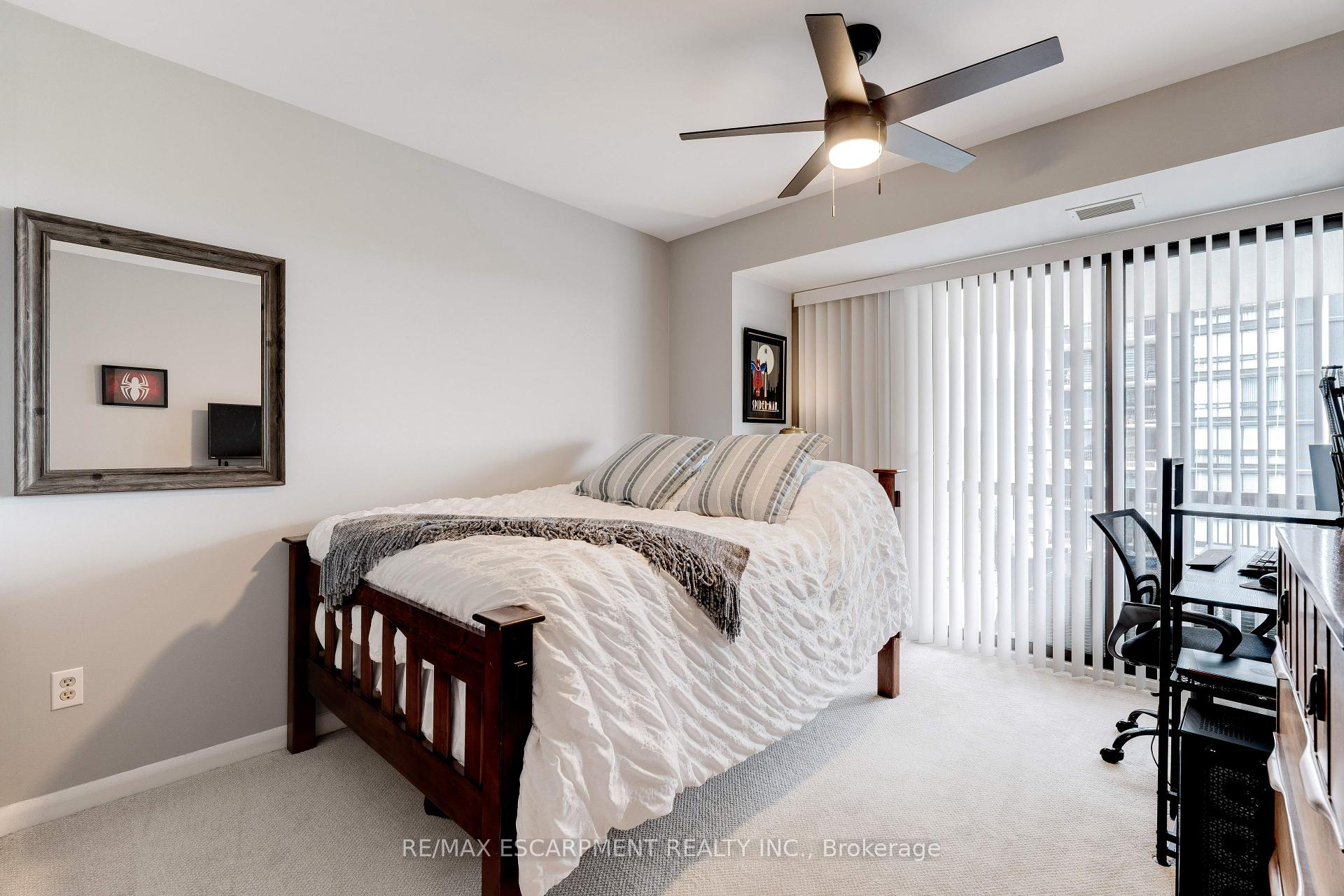3 Bedrooms Condo at 2175 Marine, Oakville For sale