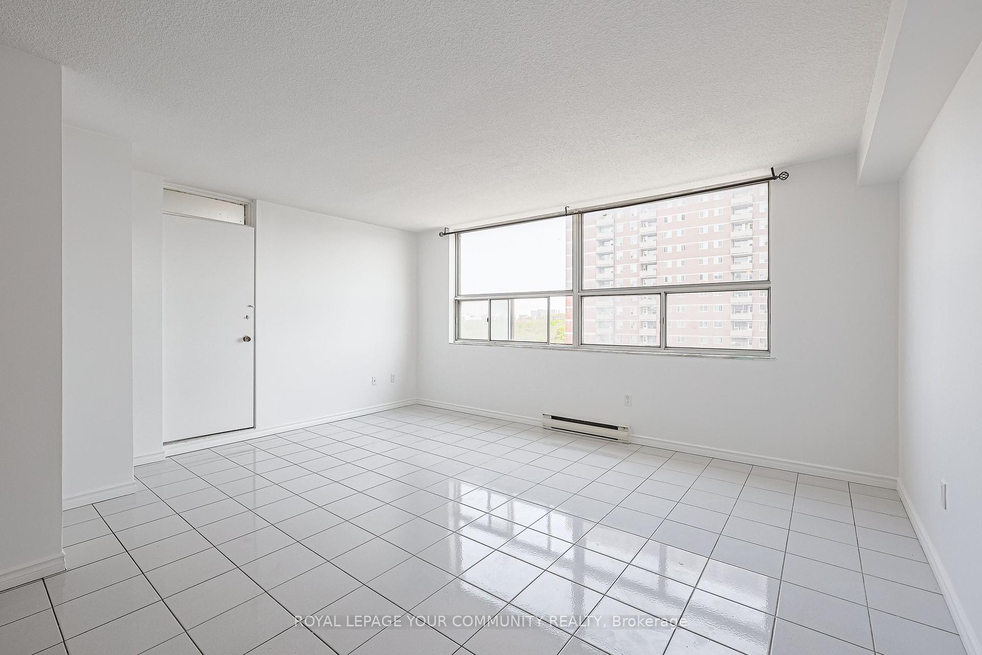 2 Bedrooms Condo at 10 Tobermory, Toronto For sale