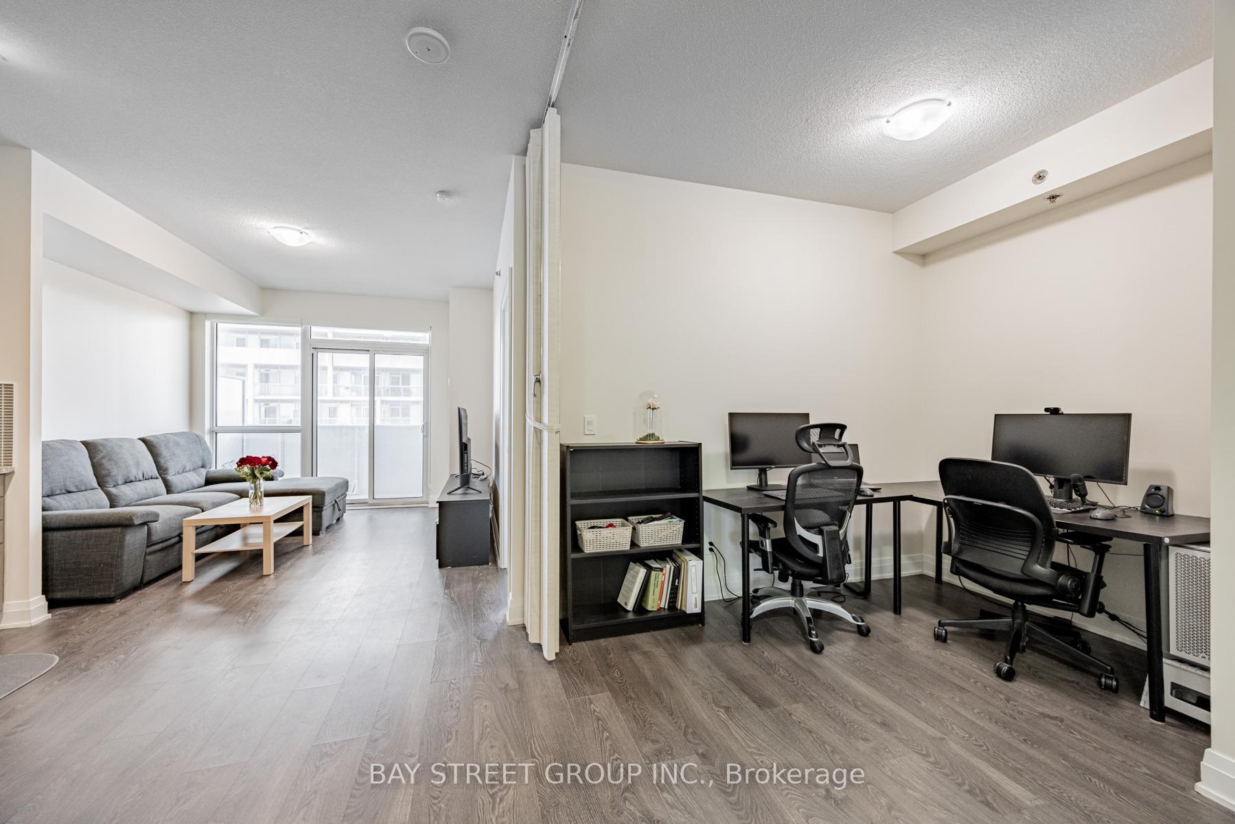 2 Bedrooms Condo at 55 Speers, Oakville For sale