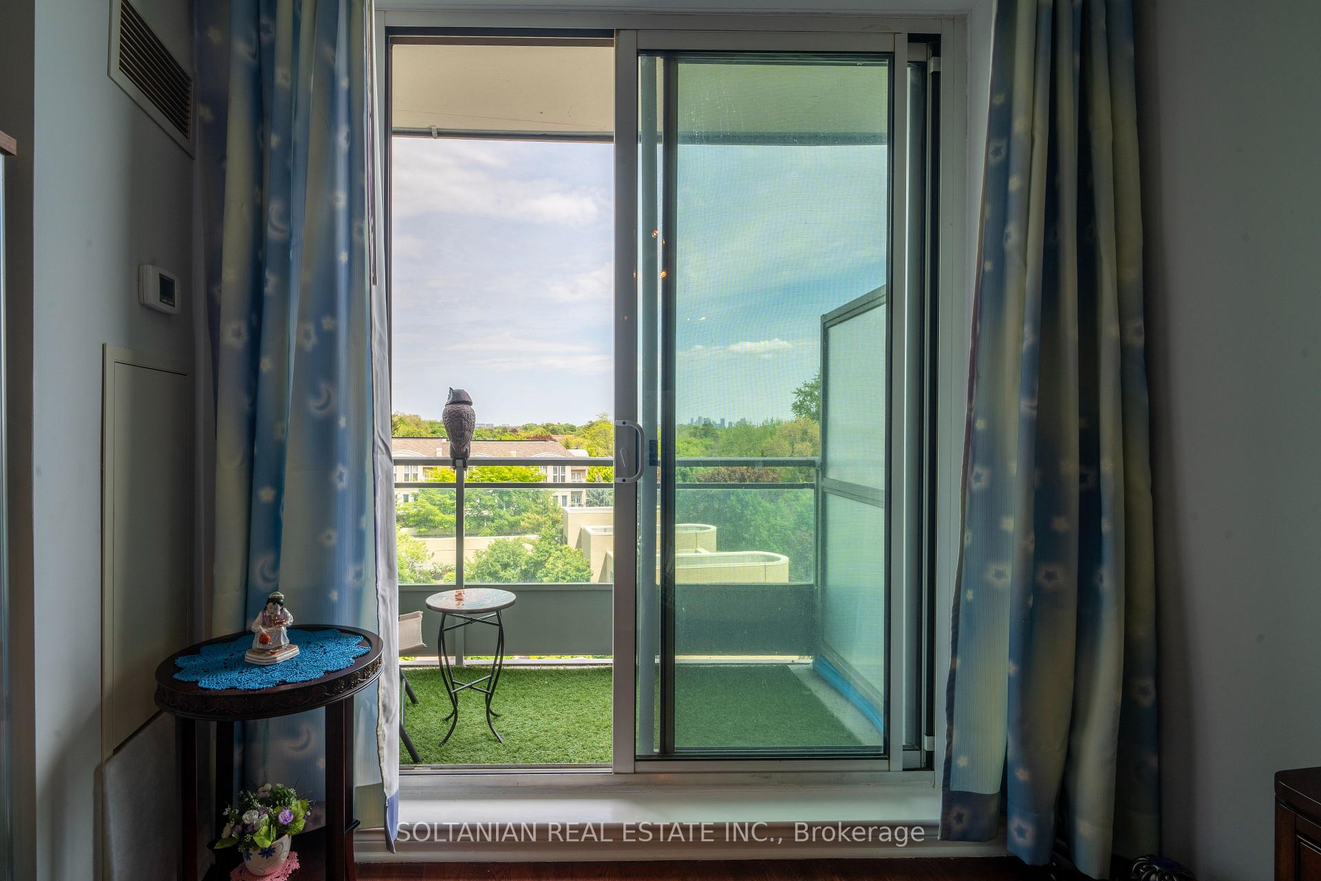 2 Bedrooms Condo at 60 Byng, Toronto For sale