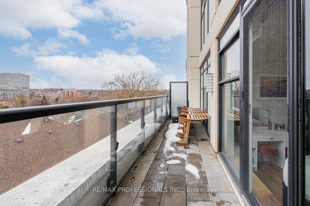 2 Bedrooms Condo at 2 Old Mill,  Toronto For sale