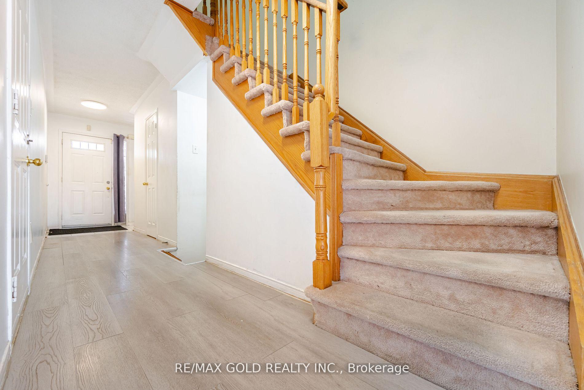 5 Bedrooms Condo at 24 Norman Wesley,  Toronto For sale