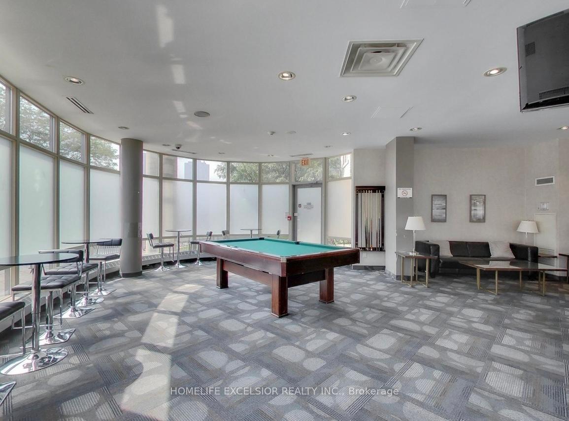 2 Bedrooms Condo at 15 Windermere,  Toronto For sale