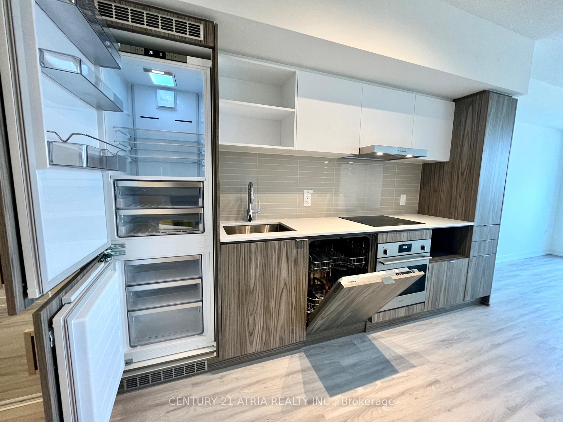 2 Bedrooms Condo at 55 Cooper, Toronto For sale