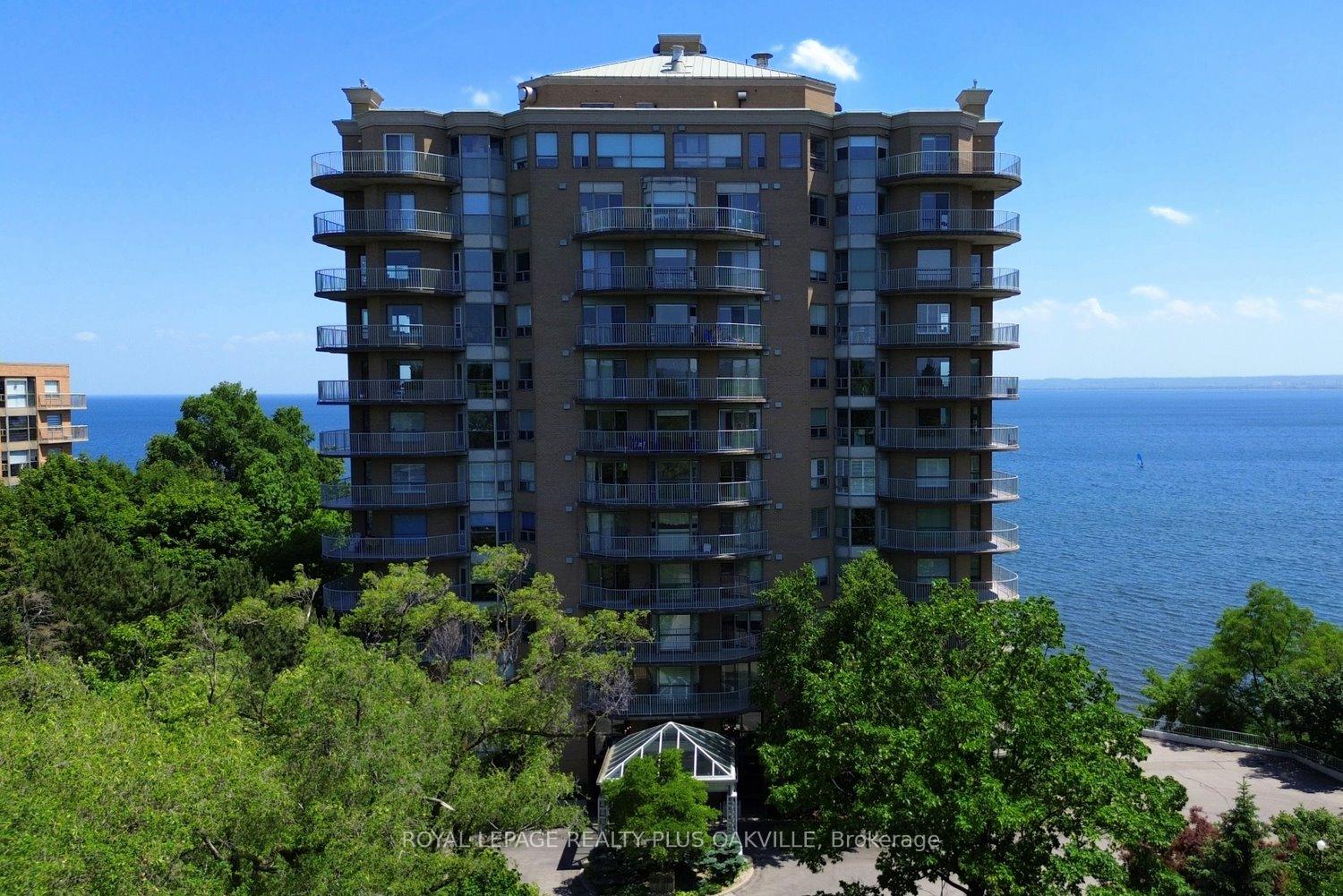 2 Bedrooms Condo at 2190 Lakeshore, Burlington For sale
