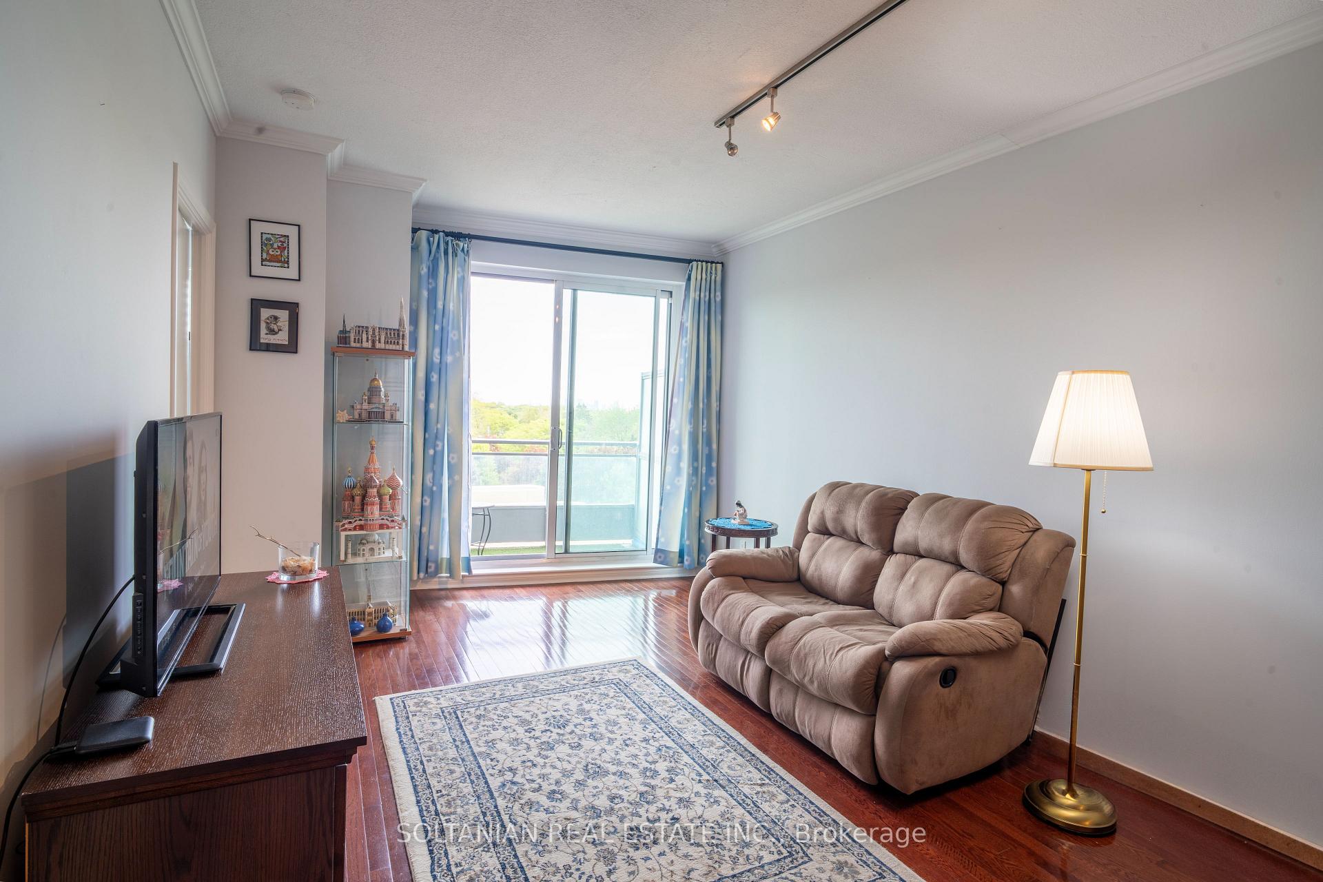 2 Bedrooms Condo at 60 Byng, Toronto For sale