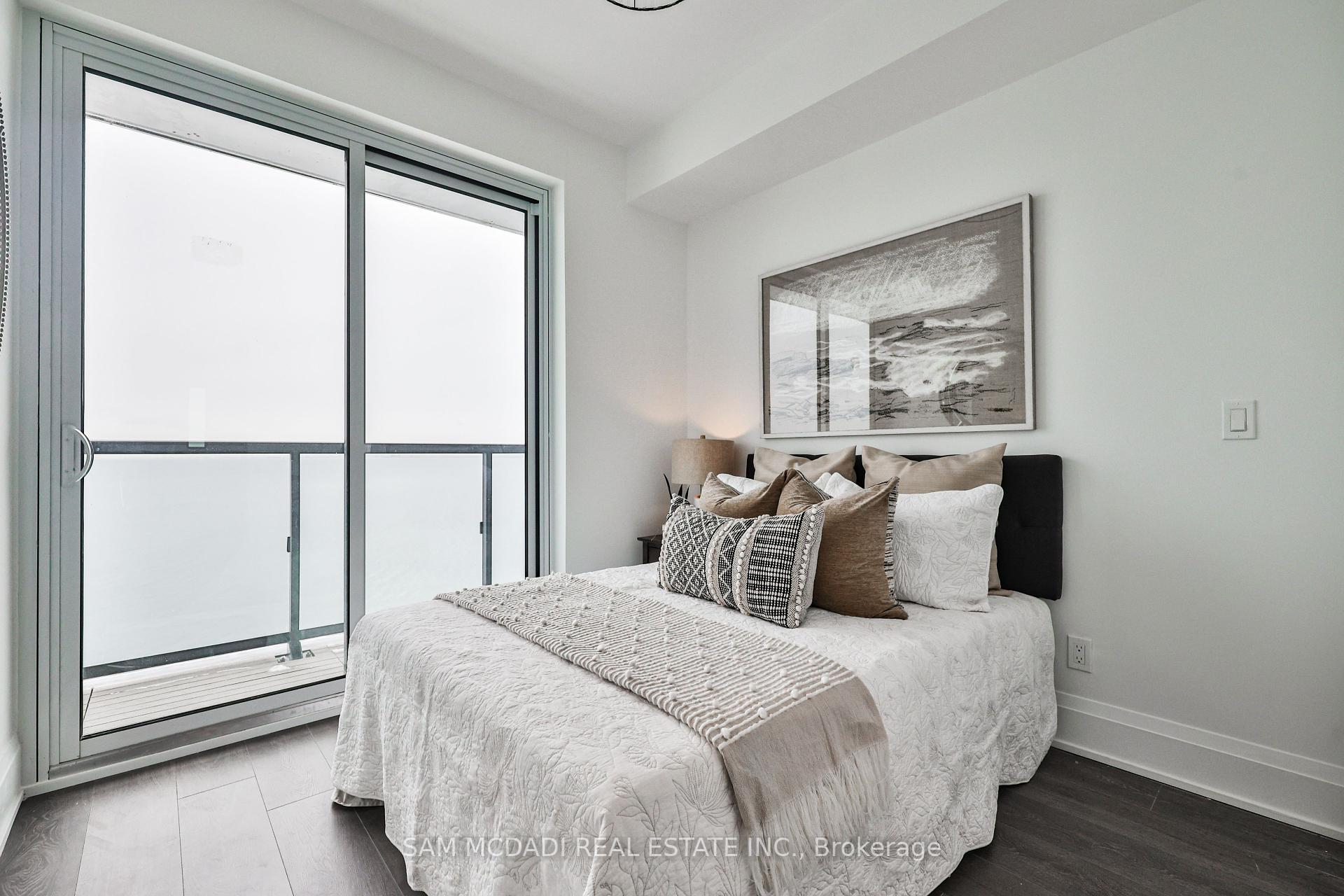 3 Bedrooms Condo at 370 Martha, Burlington For sale