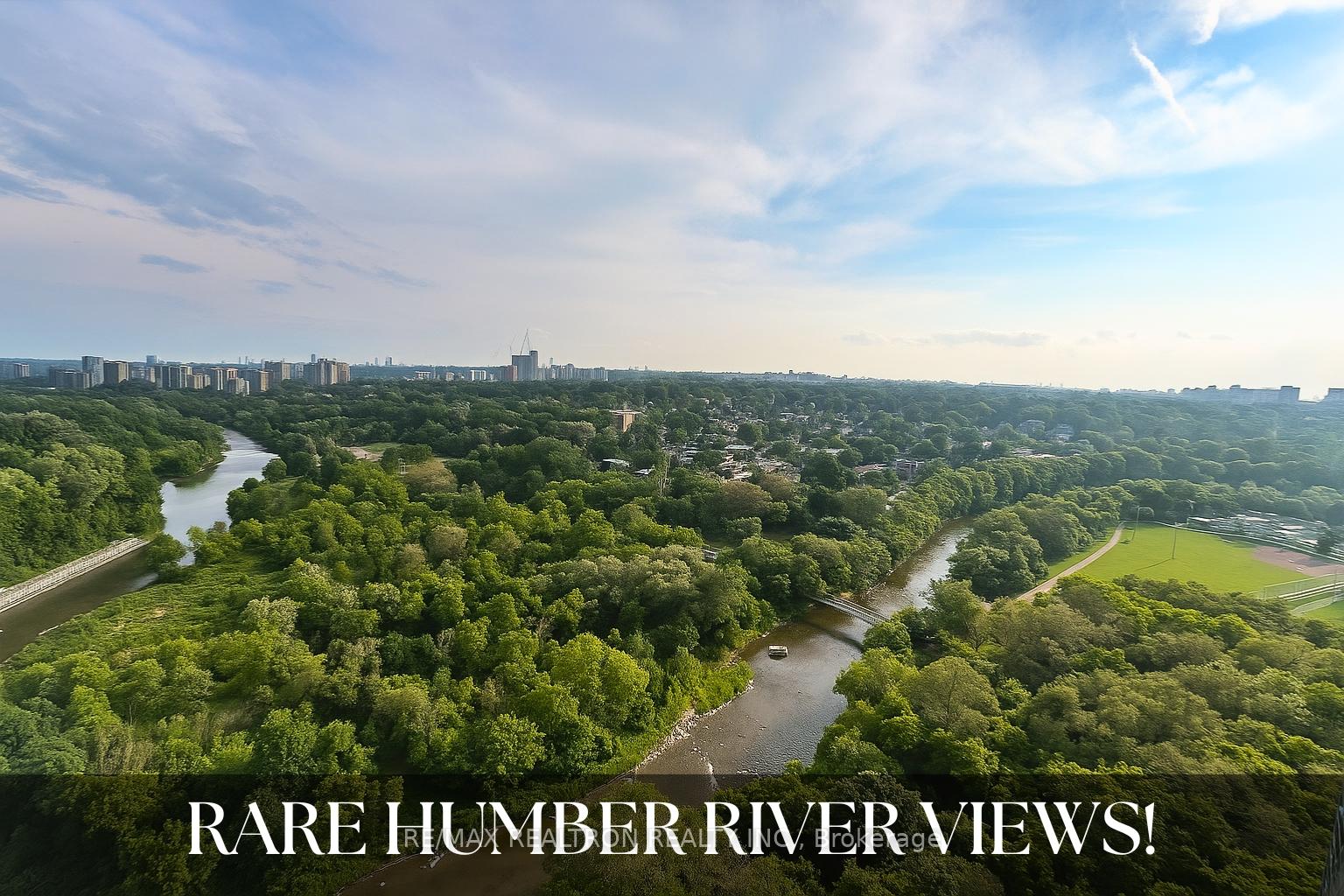 3 Bedrooms Condo at 10 Wilby, Toronto For sale