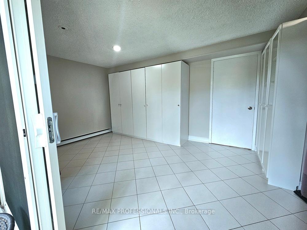4 Bedrooms Condo at 2651 Aquitaine, Mississauga For sale