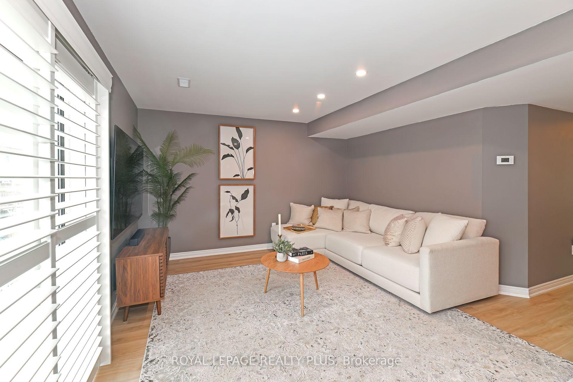 3 Bedrooms Condo at 4045 Upper Middle, Burlington For sale