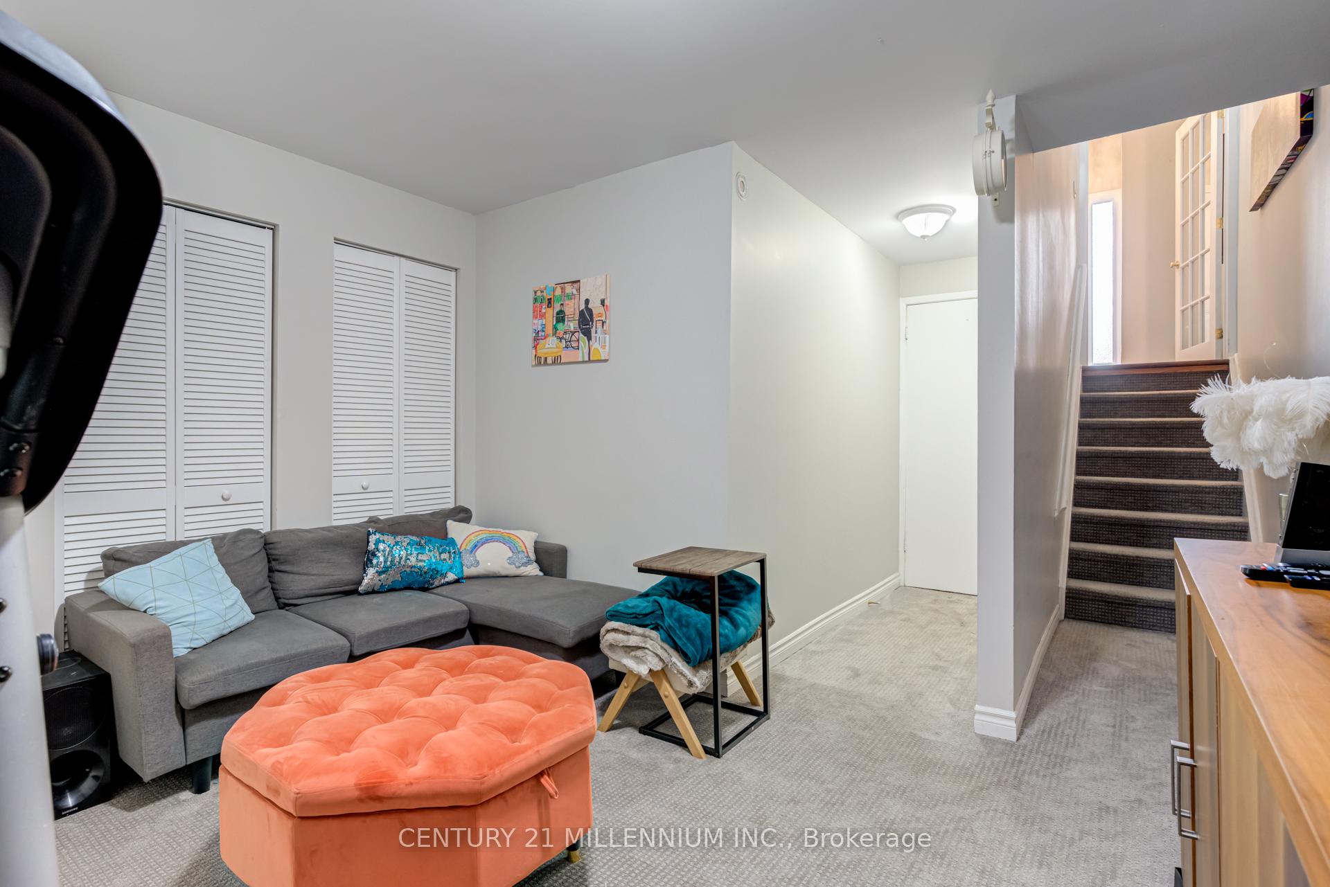 3 Bedrooms Condo at 1536 Sixth, Oakville For sale