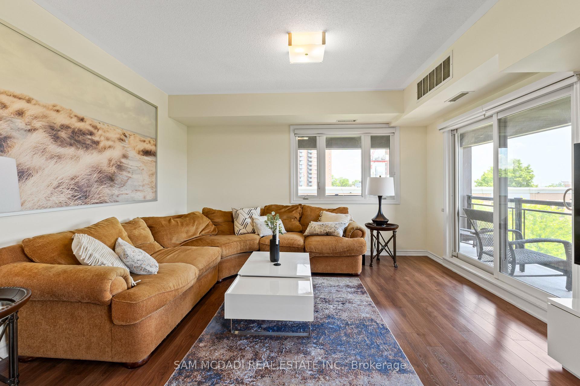 2 Bedrooms Condo at 570 Lolita, Mississauga For sale