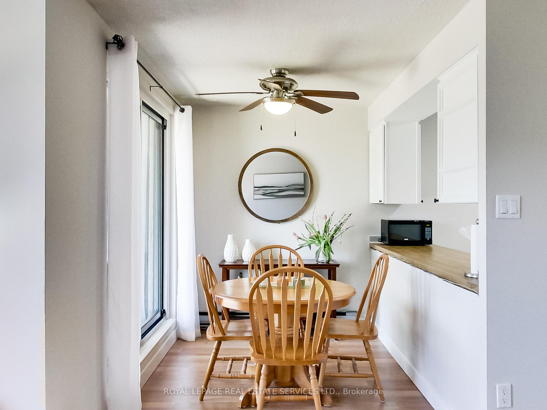 3 Bedrooms Condo at 1008 Falgarwood,  Oakville For sale