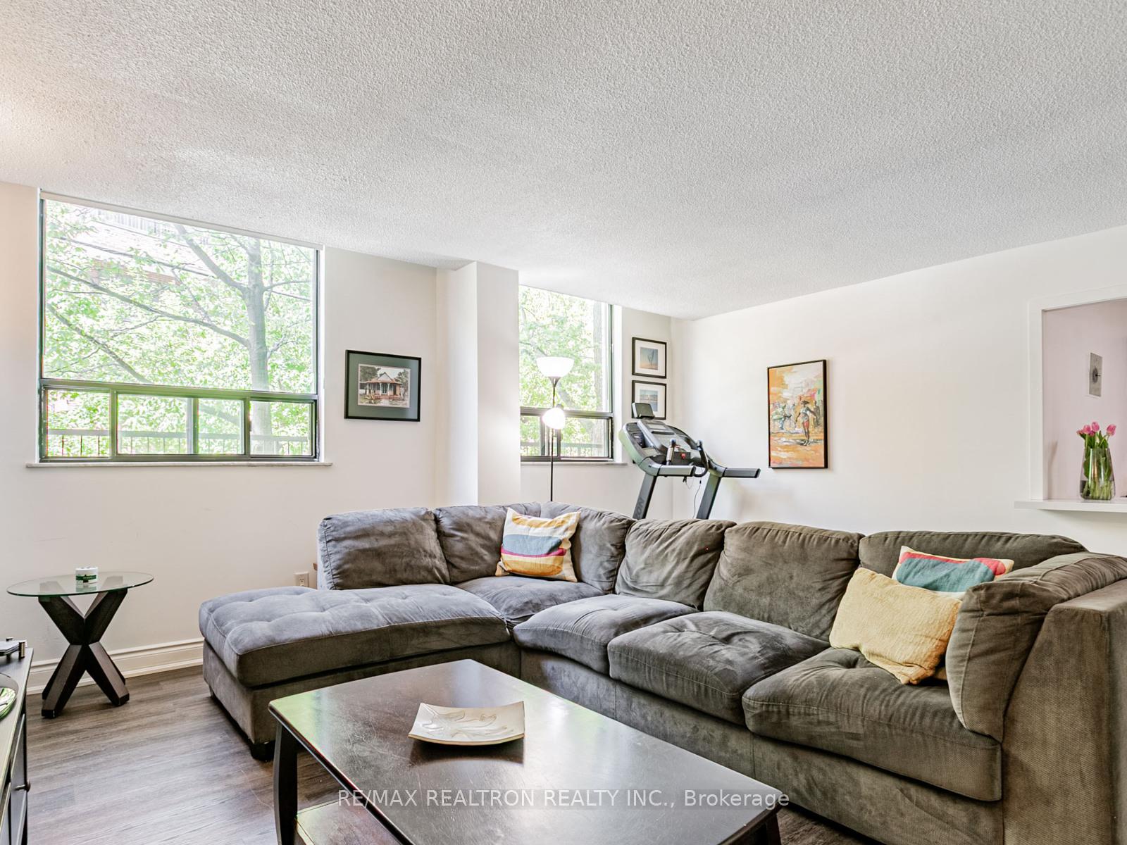 2 Bedrooms Condo at 22 Shallmar, Toronto For sale