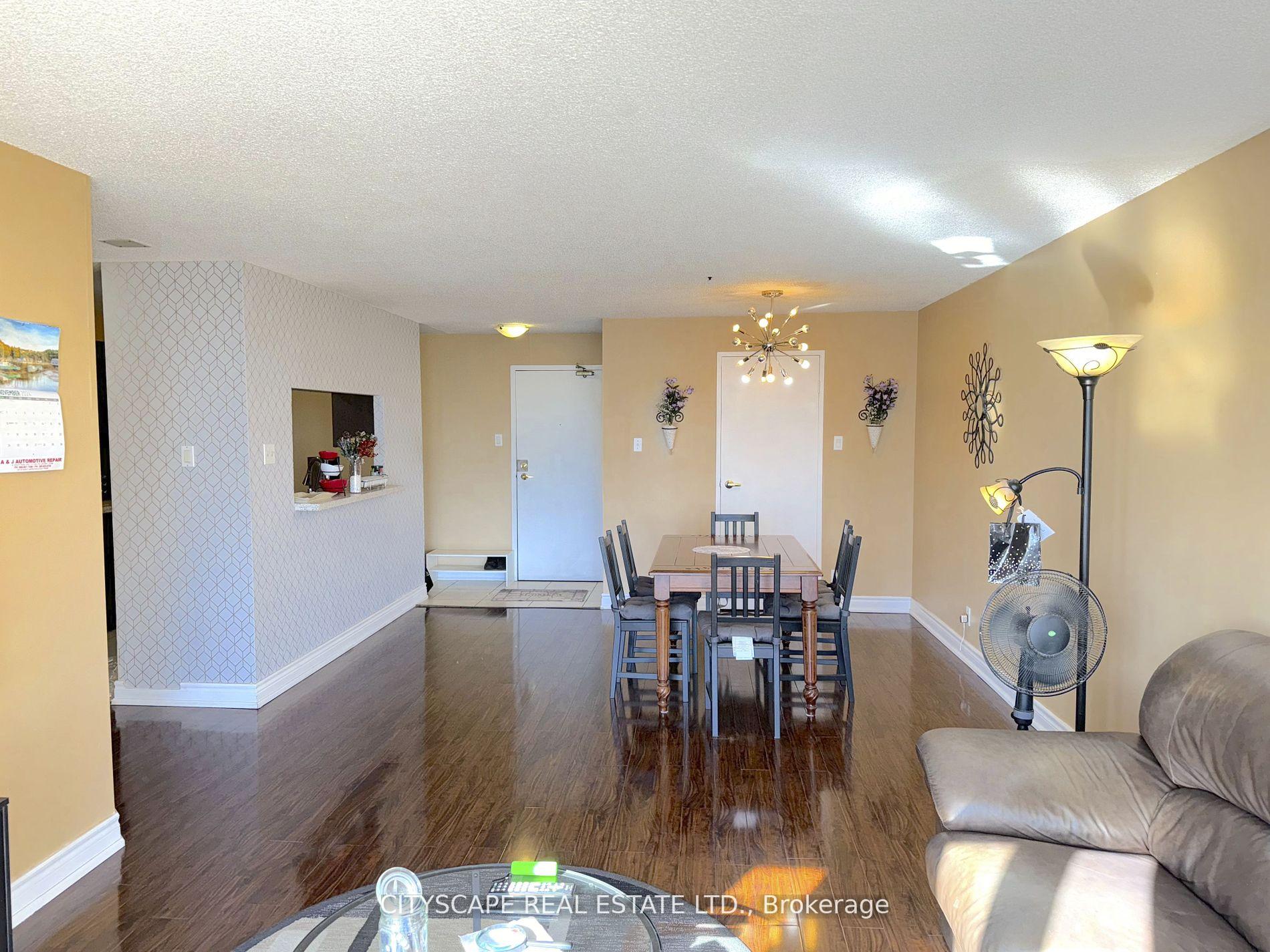 2 Bedrooms Condo at 25 Trailwood, Mississauga For sale