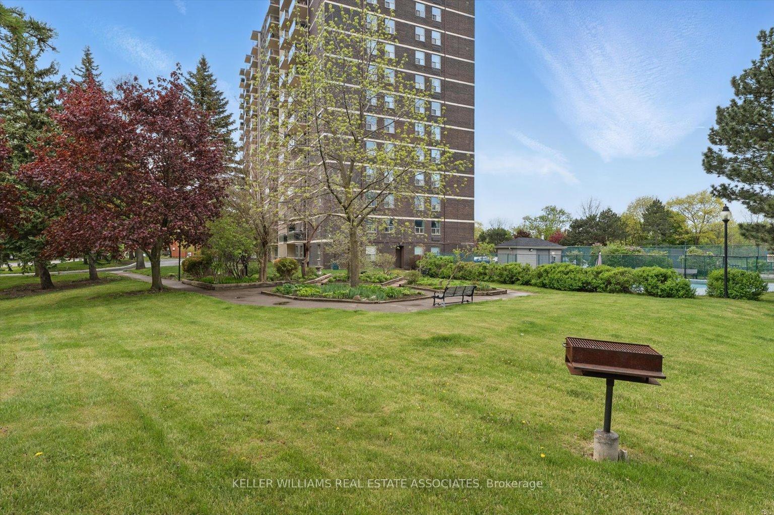 2 Bedrooms Condo at 966 Inverhouse, Mississauga For sale
