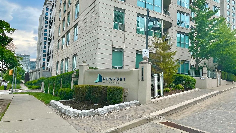 2111 Lake Shore