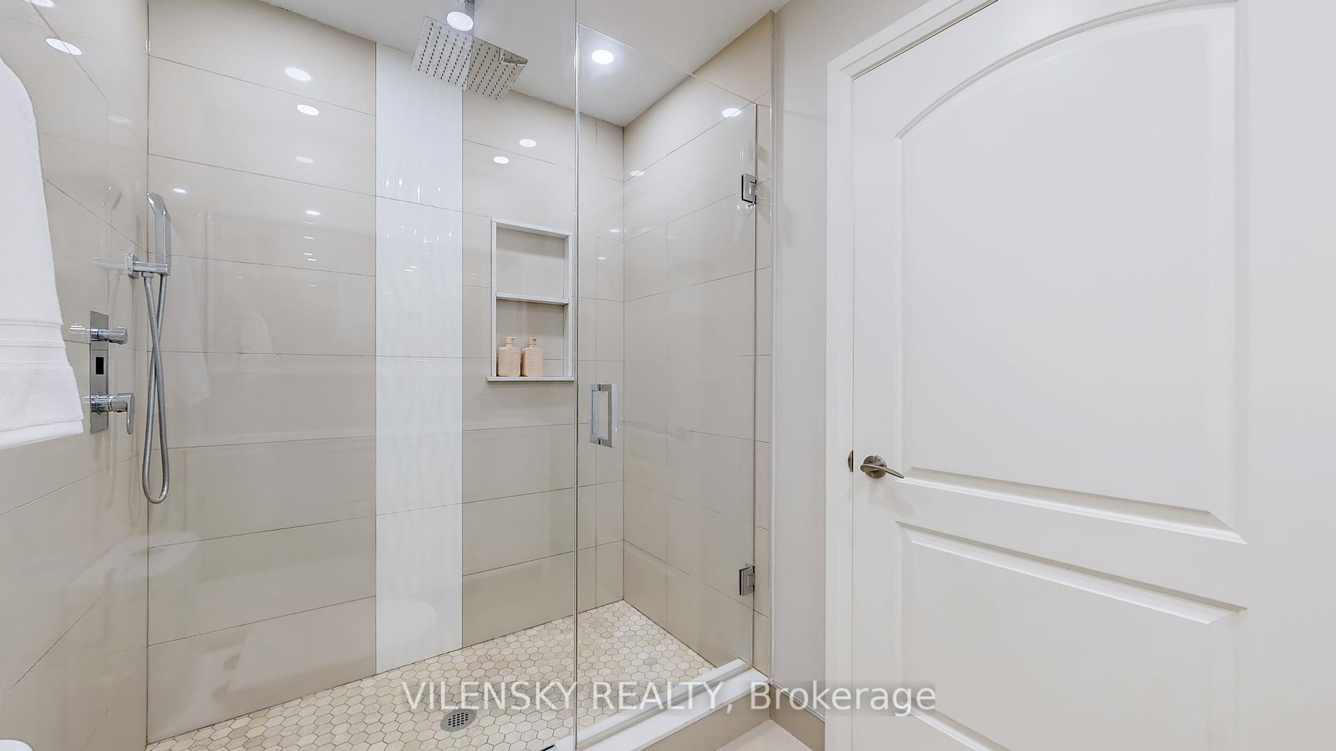 3 Bedrooms Condo at 20 North Park, Vaughan For sale