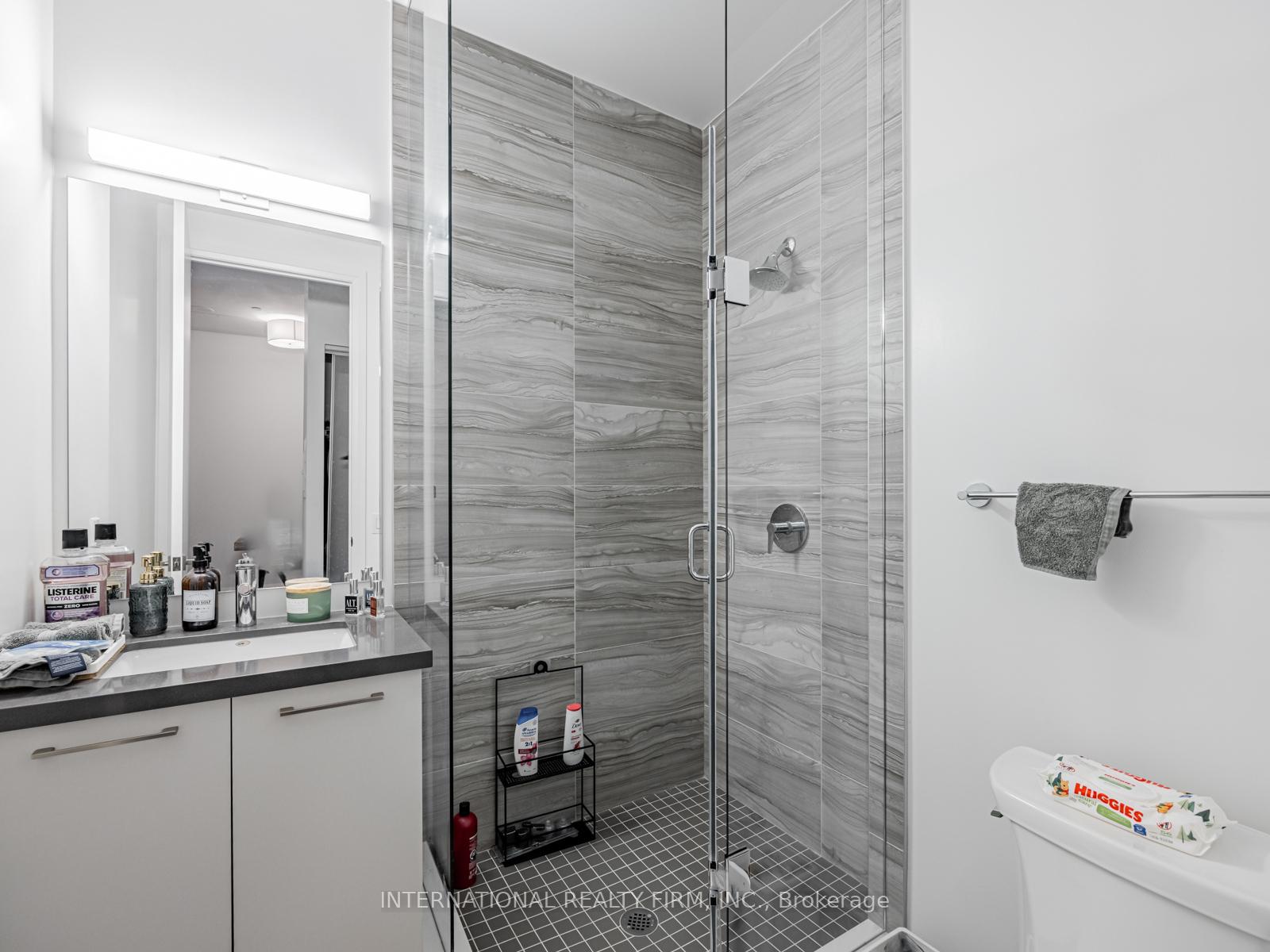 2 Bedrooms Condo at 33 Frederick Todd, Toronto For sale