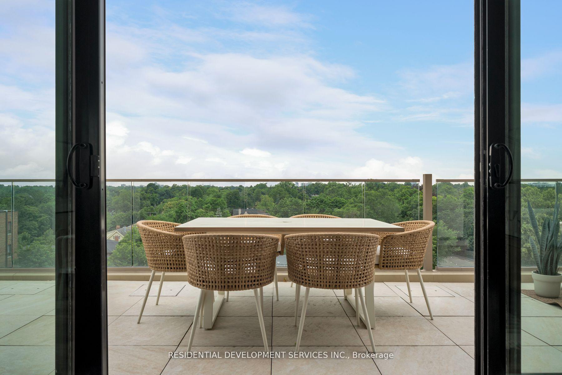3 Bedrooms Condo at 1 Strathgowan,  Toronto For sale