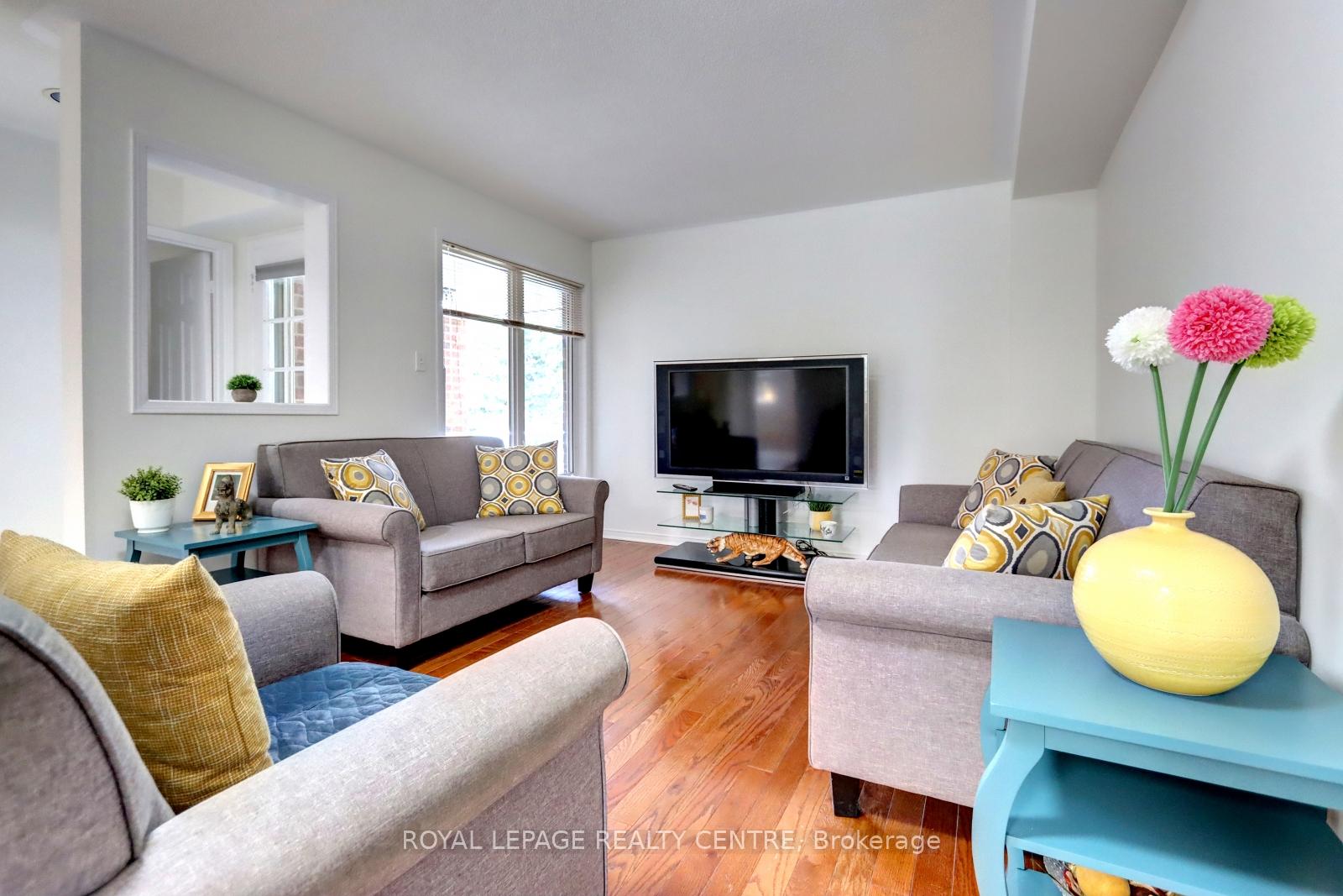 3 Bedrooms Condo at 5230 Glen Erin, Mississauga For sale