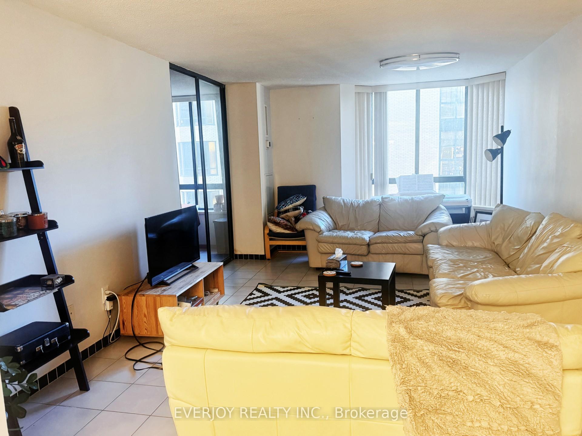 3 Bedrooms Condo at 211 St Patrick,  Toronto For sale