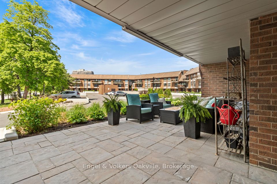 #402 - 1000 Cedarglen Gate, Mississauga, ON L5C 3Z5