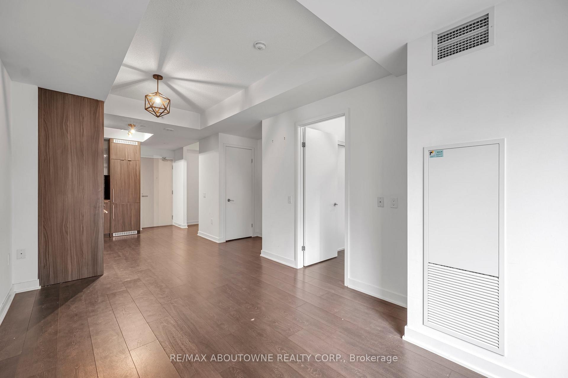 2 Bedrooms Condo at 115 Blue Jays, Toronto For sale