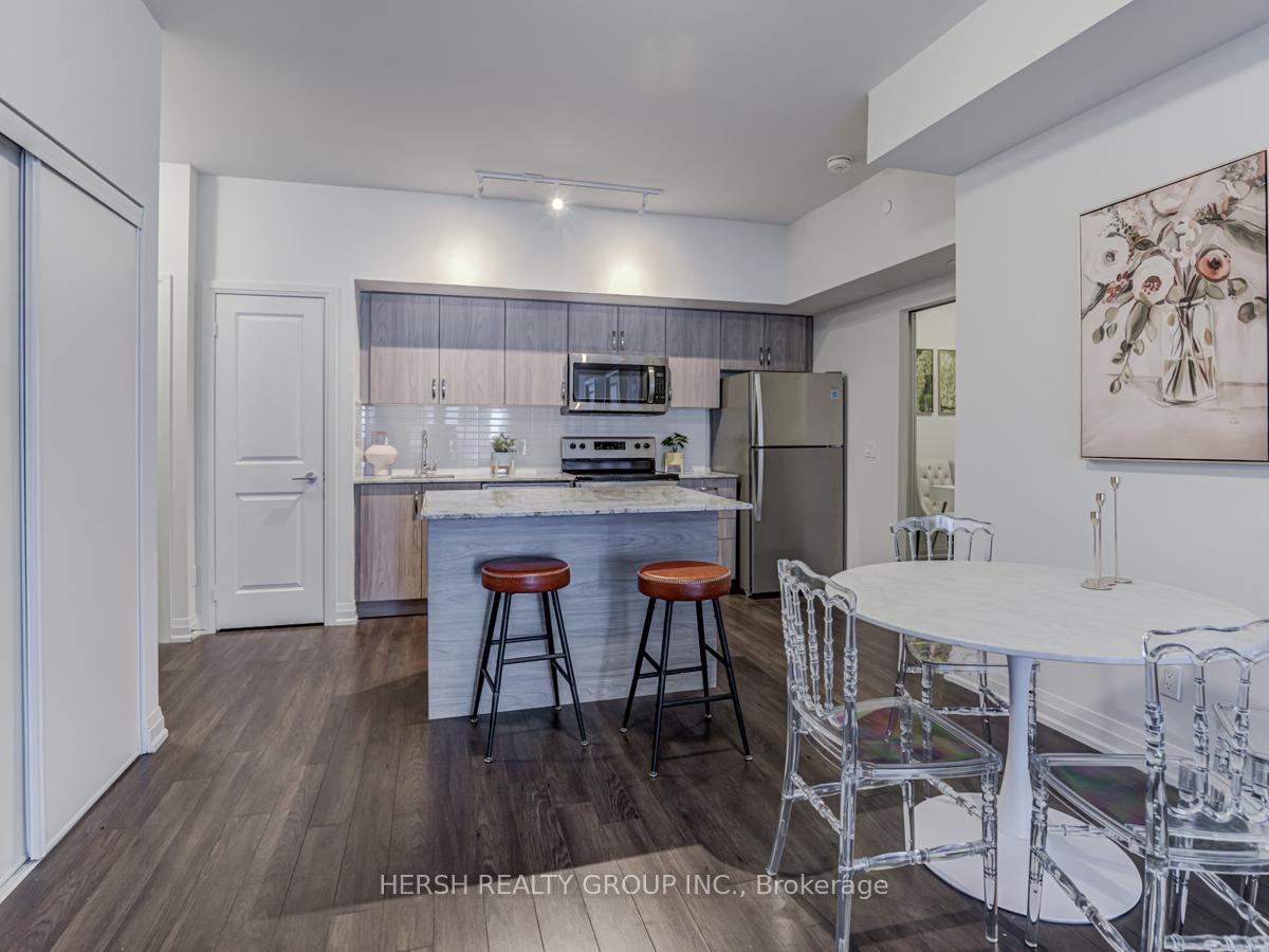 4 Bedrooms Condo at 10 Meadowglen,  Toronto For sale