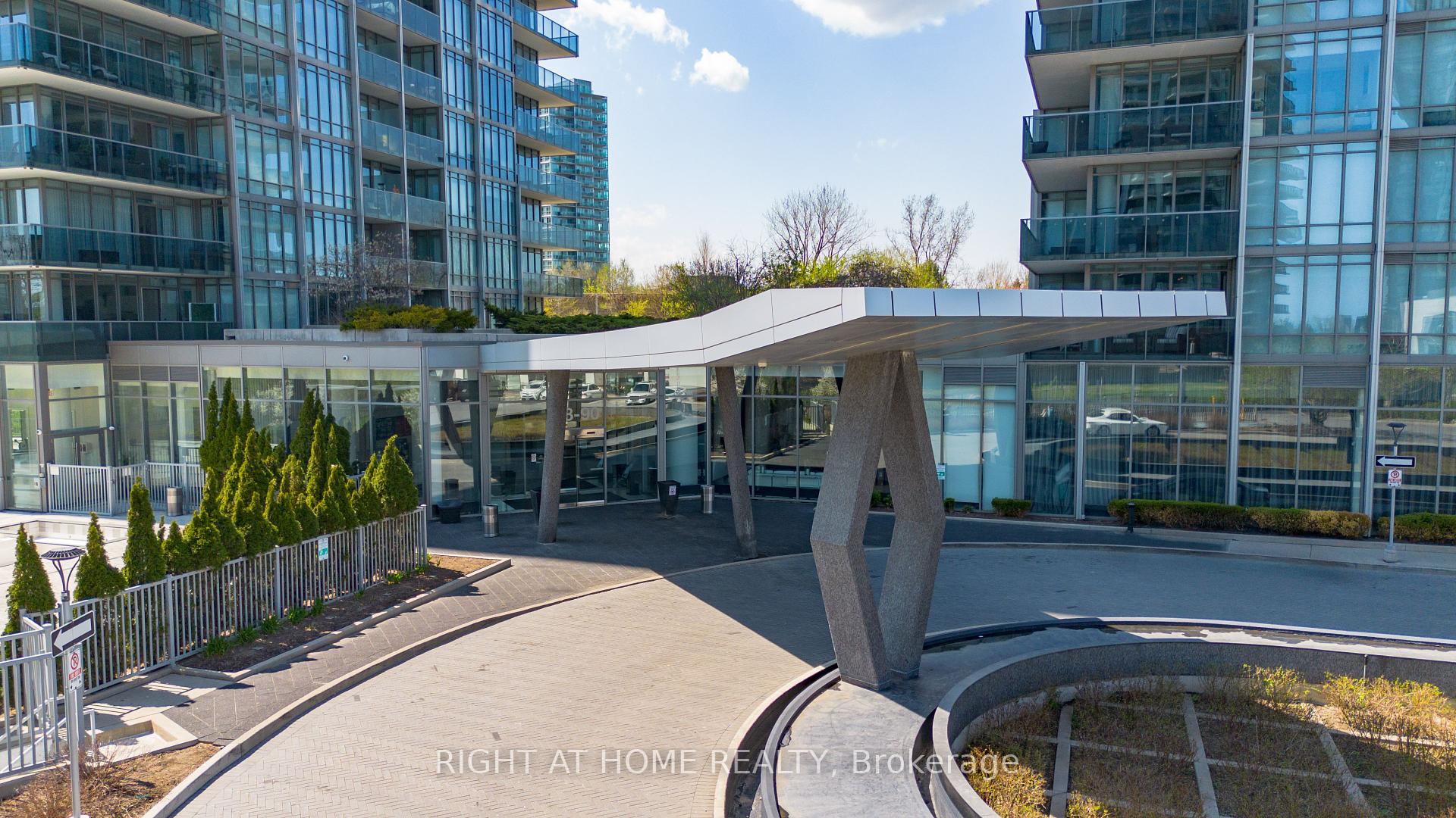 3 Bedrooms Condo at 90 Park Lawn, Toronto For sale
