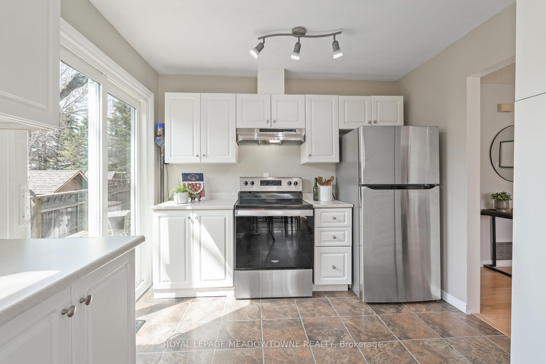 338 Whitehead Crescent