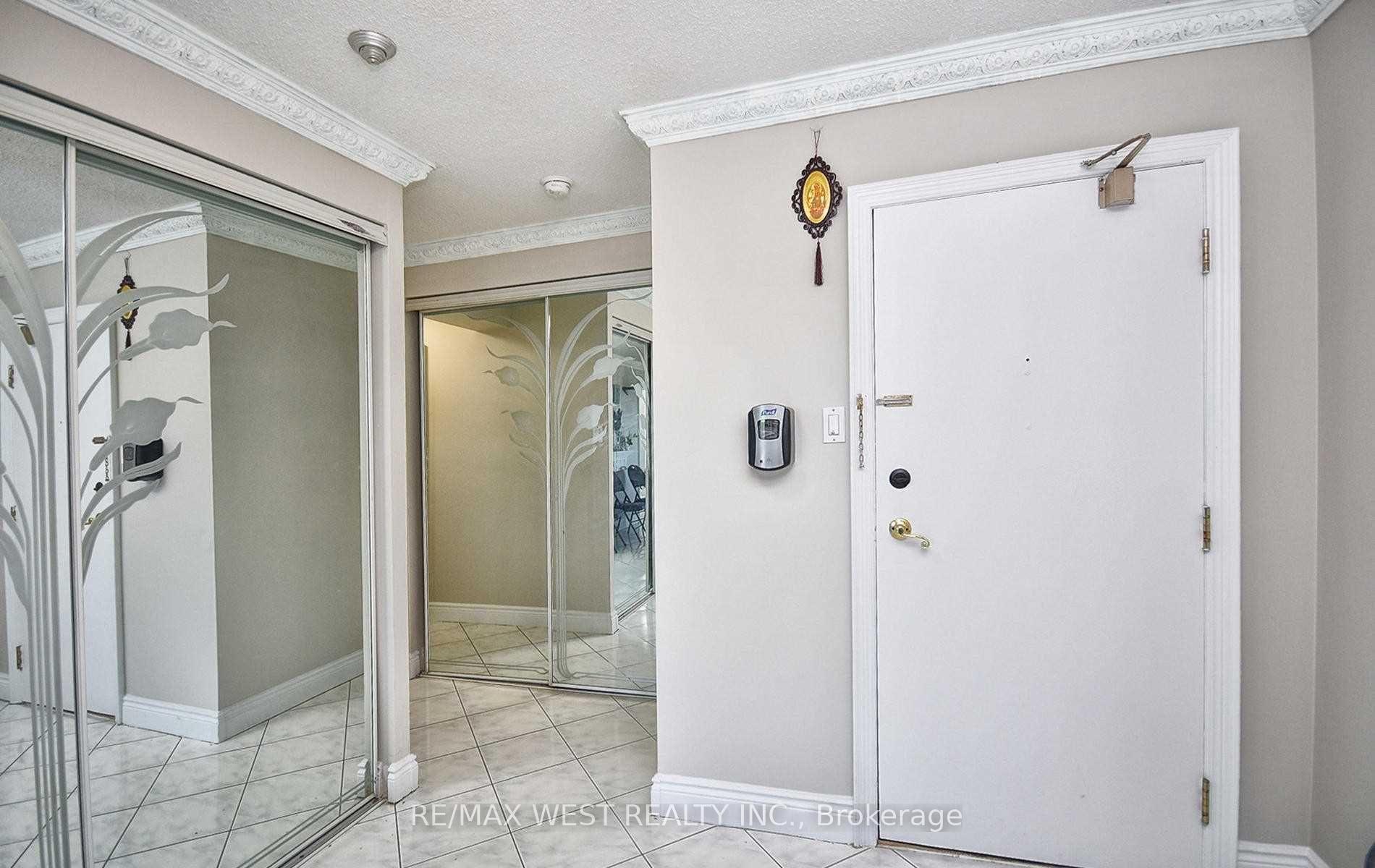 4 Bedrooms Condo at 1 Reidmount, Toronto For sale