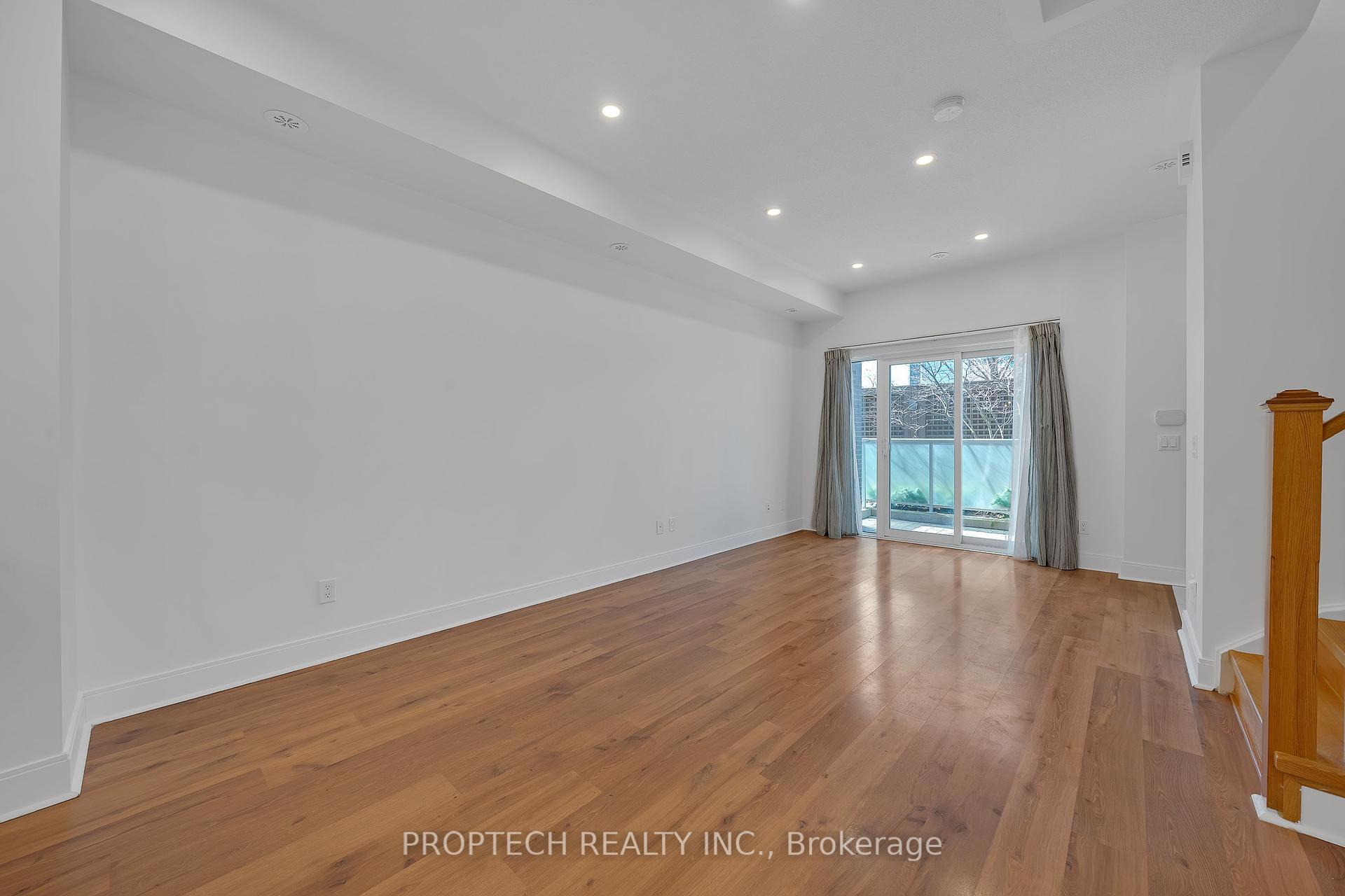 4 Bedrooms Condo at 295 Village Green,  Toronto For sale